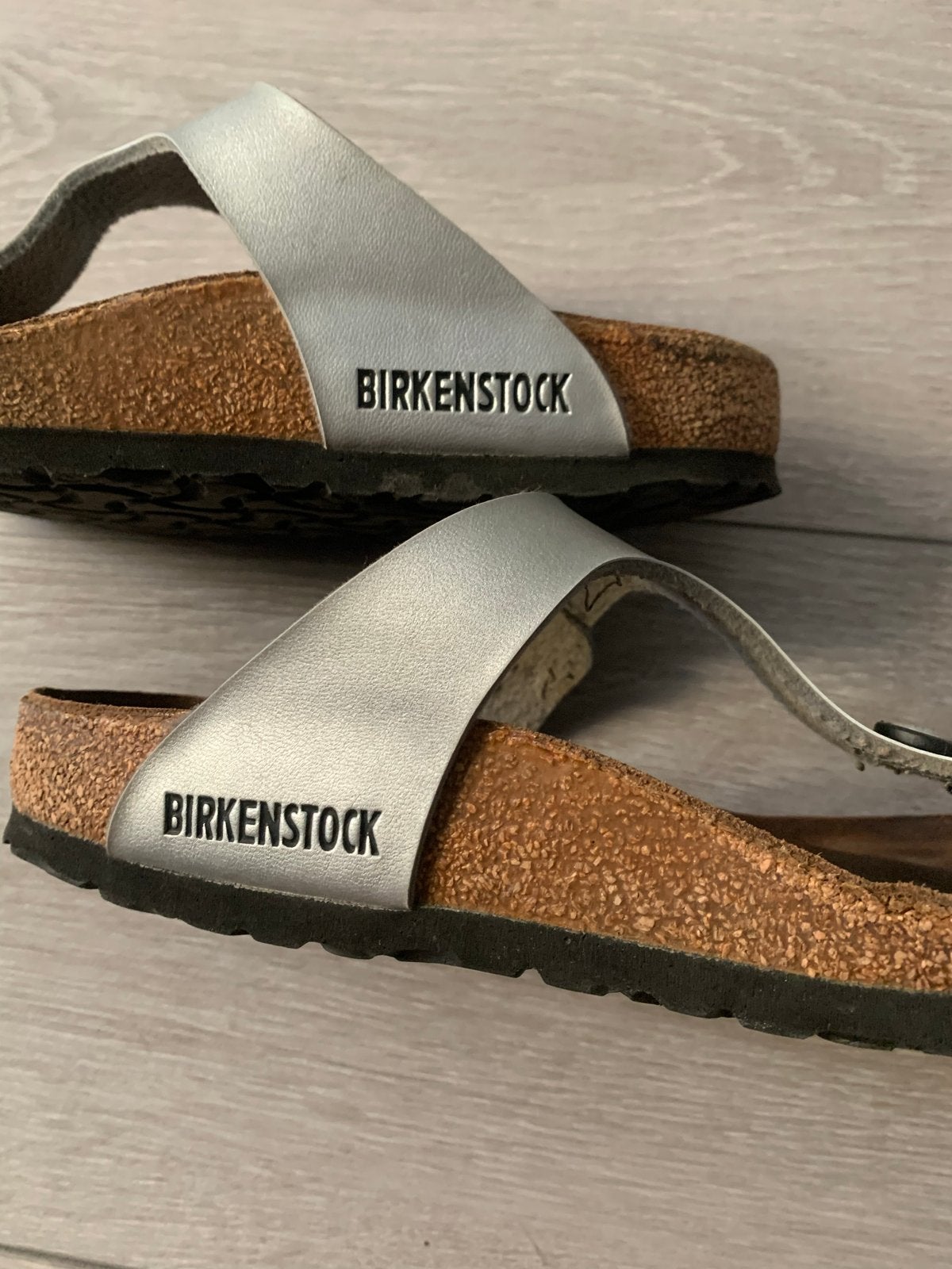Birkenstock teenslippers zilver maat 36, Kleding | Dames, Schoenen, Ophalen of Verzenden, Gedragen, Overige kleuren, Slippers