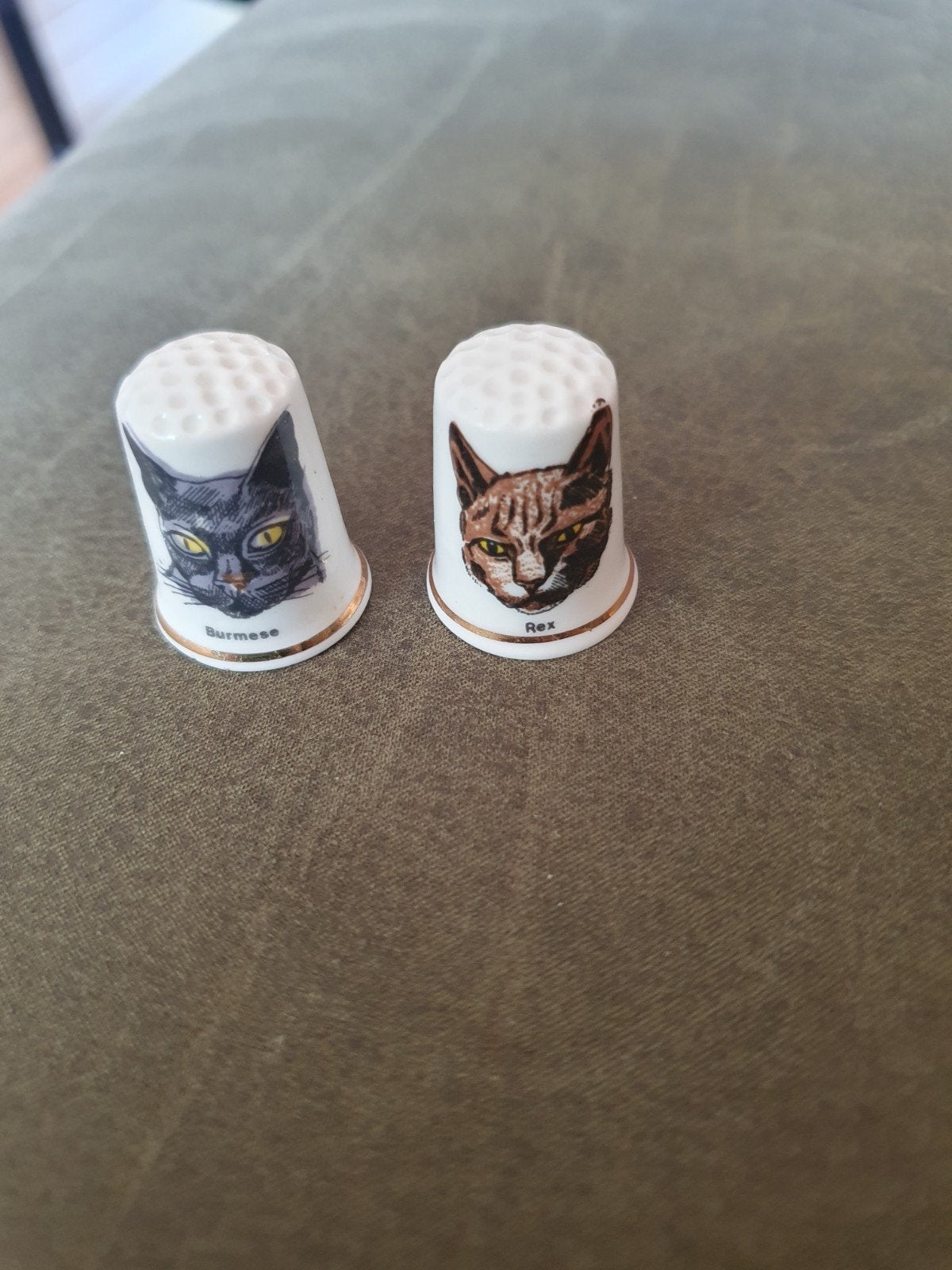 Twee Birchcroft vingerhoeden: Burmees en Rex katten, Ophalen of Verzenden, Zo goed als nieuw