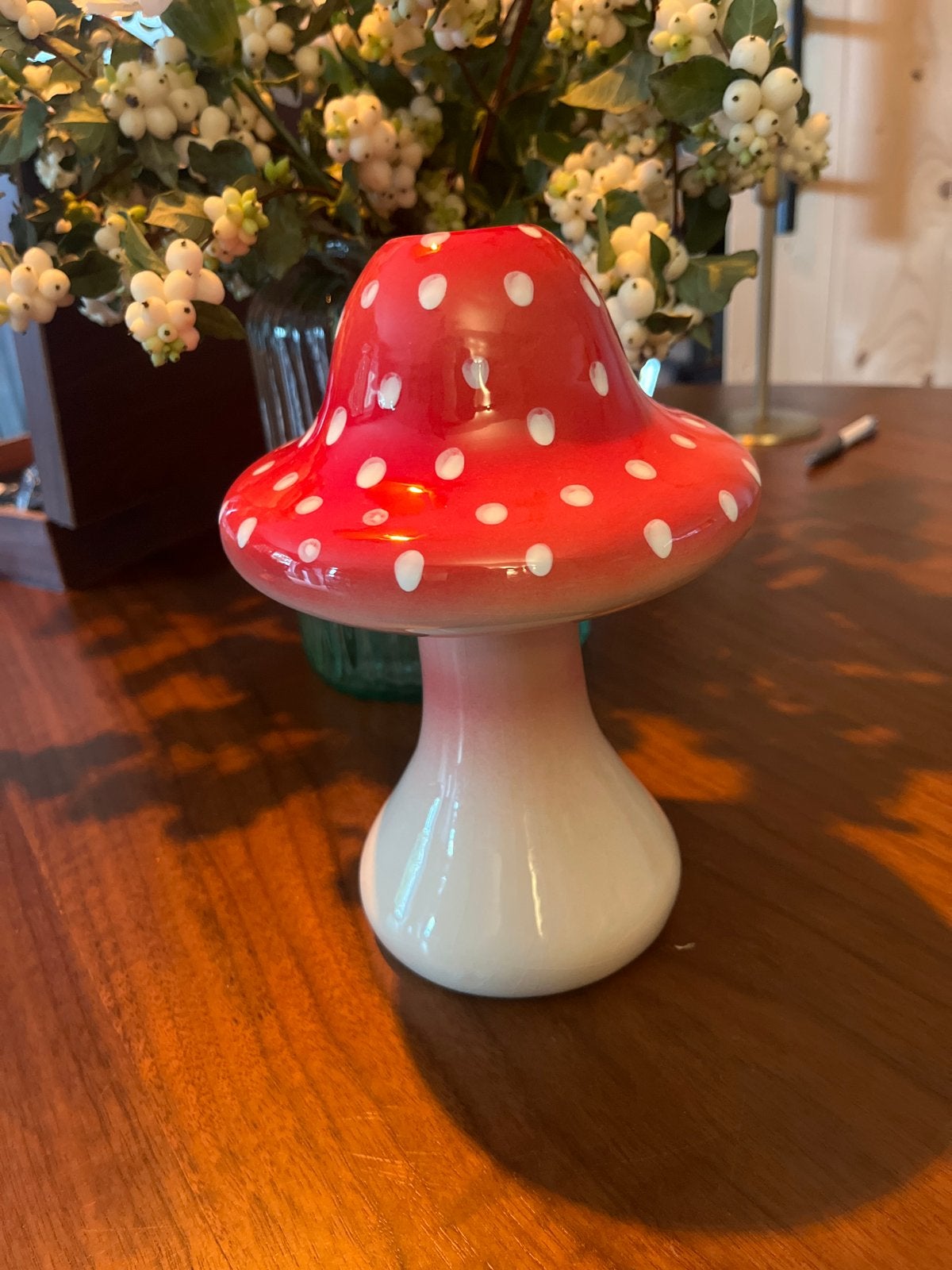 Leuke paddenstoel vaas rood met witte stippen, Met patroon/structuur, Ophalen of Verzenden, Zo goed als nieuw, Steen/keramiek