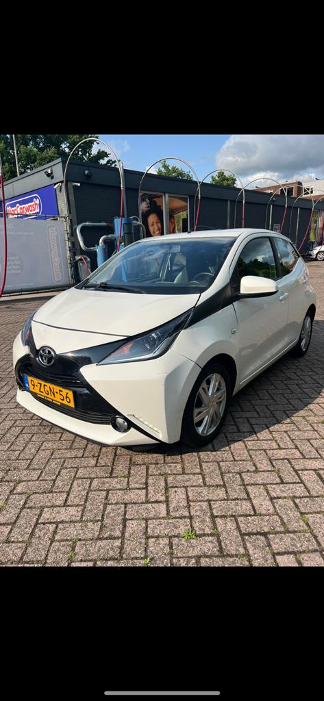 Toyota Aygo 1.0 12V Vvt-i X-Play camera NWE APK, Voorwielaandrijving, 4 stoelen, Wit, Origineel Nederlands