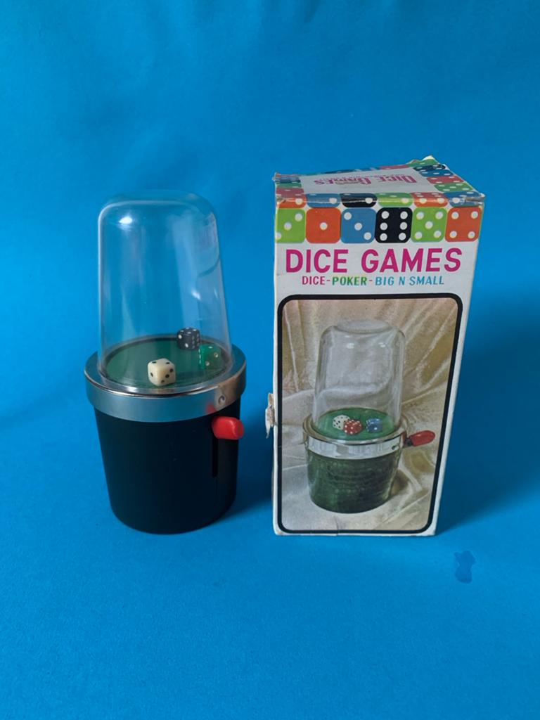 Vintage Dice Games Shaker - Dobbelspel met doos, Hobby en Vrije tijd, Gezelschapsspellen | Overige, Vijf spelers of meer, Ophalen of Verzenden