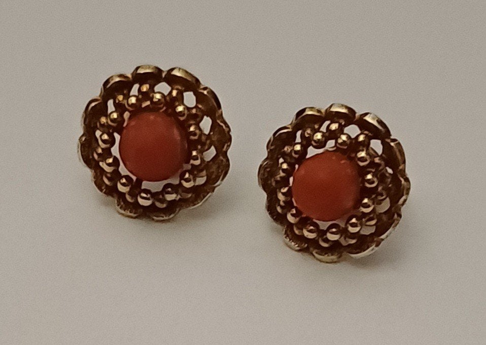 Prachtige gouden oorbellen bezet met bloedkoraal., Sieraden, Tassen en Uiterlijk, Verzenden, Goud, Oorbellen, Met edelsteen