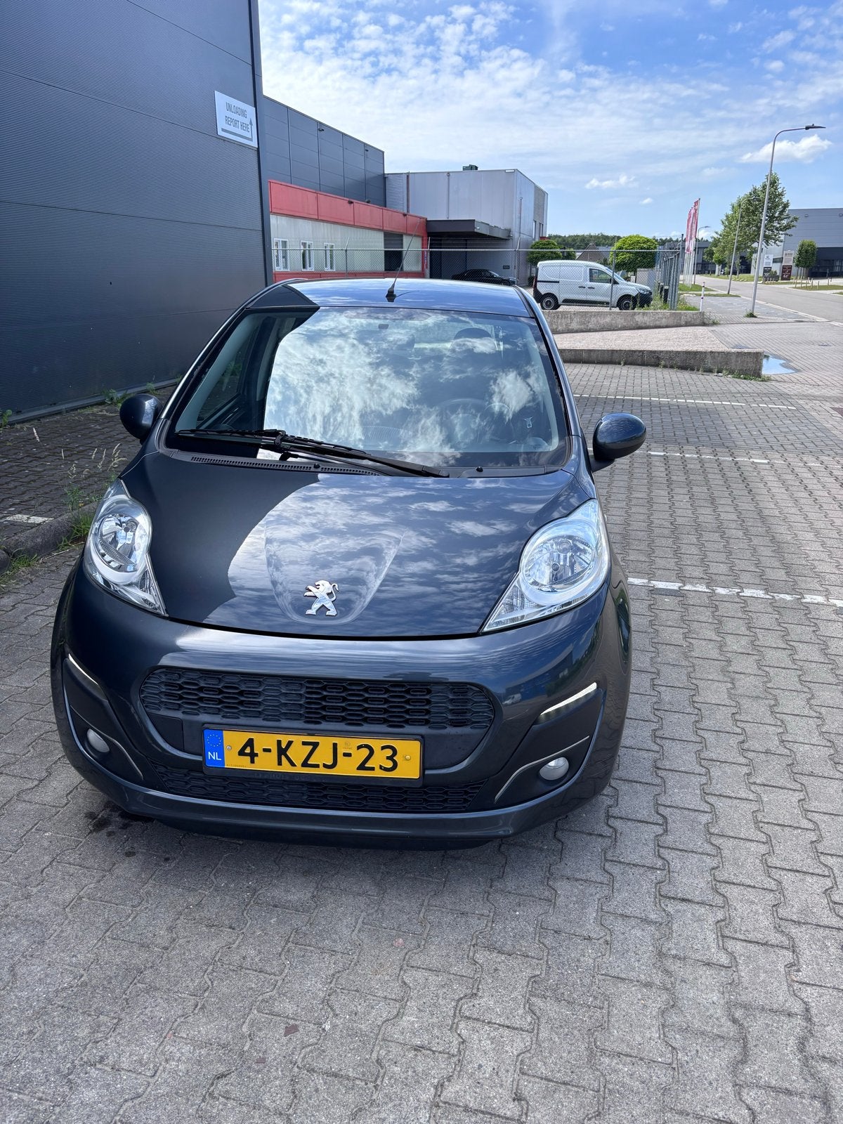 Peugeot 107 1.0 12V 5DR 2013 Grijs, Euro 5, Stof, Zwart, 4 stoelen