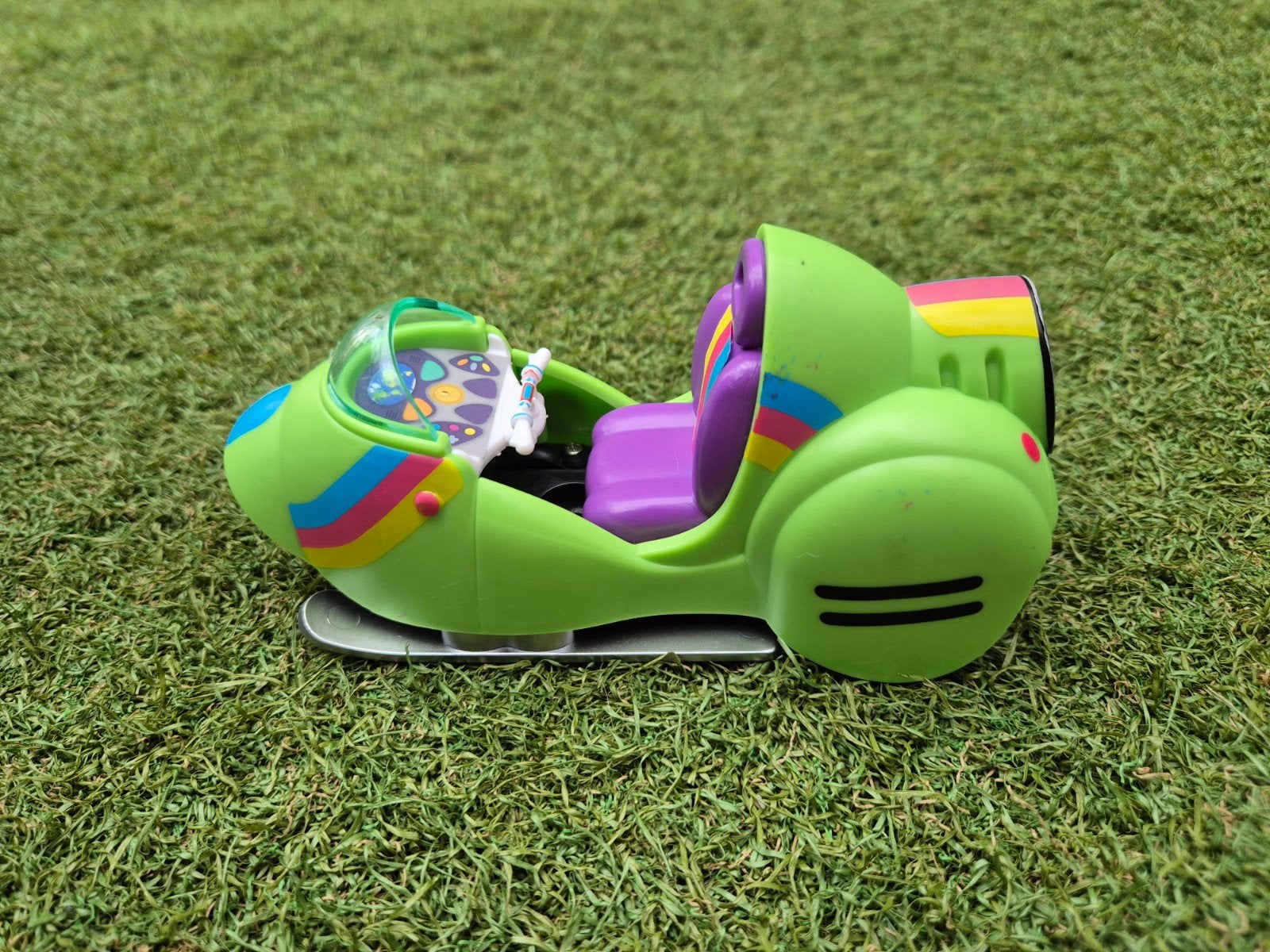 Groene speelgoedauto met regenboogdetails, Kinderen en Baby's, Ophalen of Verzenden, Gebruikt