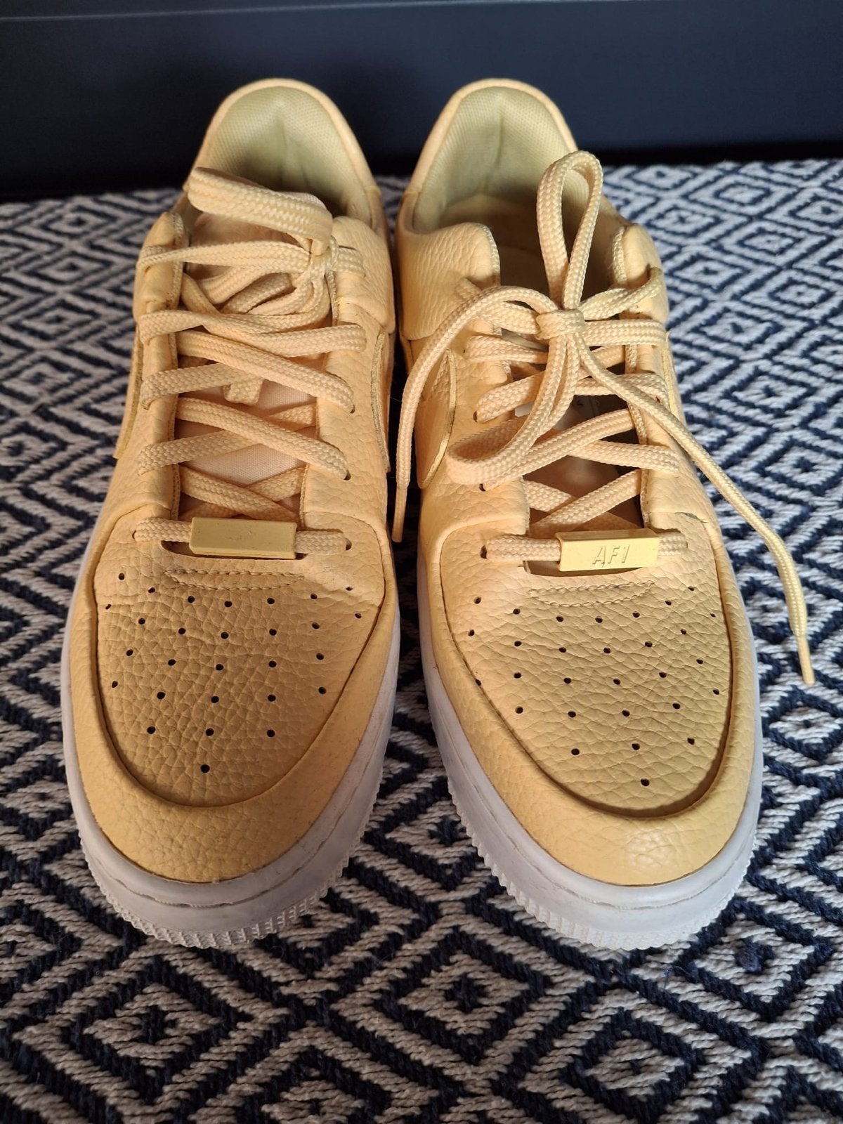 Nike Air Force 1 Sage Low - Gele sneakers maat 38,5, Ophalen of Verzenden, Zo goed als nieuw, Geel, Sneakers of Gympen