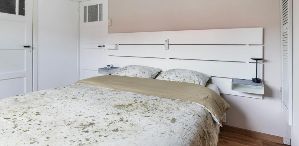Bed 160x200 met achterwand, Huis en Inrichting, Slaapkamer | Bedden, Wit, Tweepersoons, Ophalen of Verzenden, Zo goed als nieuw