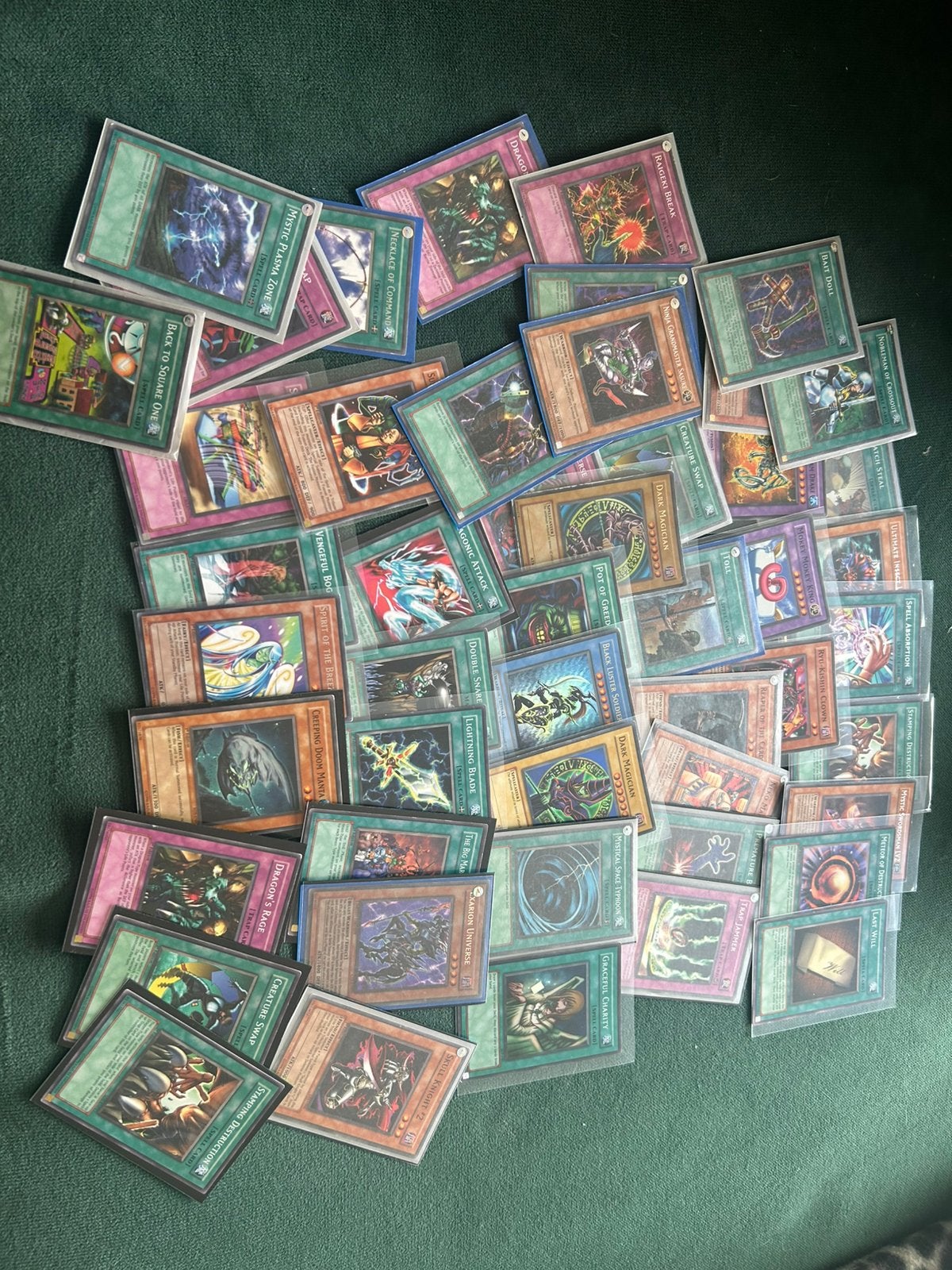 Yu-Gi-Oh kaarten 1996-2003, Ophalen of Verzenden, Zo goed als nieuw, Meerdere kaarten