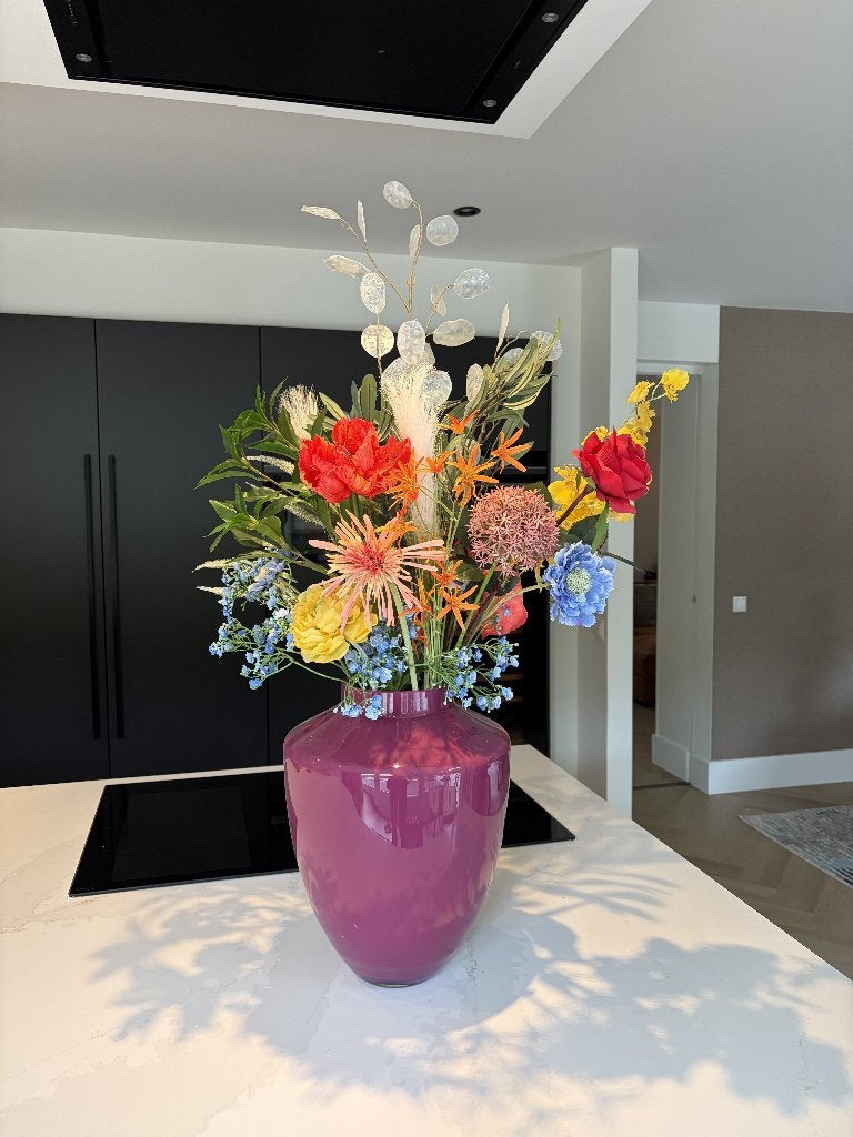 Actie: Kunstbloemenboeket met glazen vaas + extra boeket, Binnen, Ophalen of Verzenden, Inclusief kunstbloemen, Nieuw