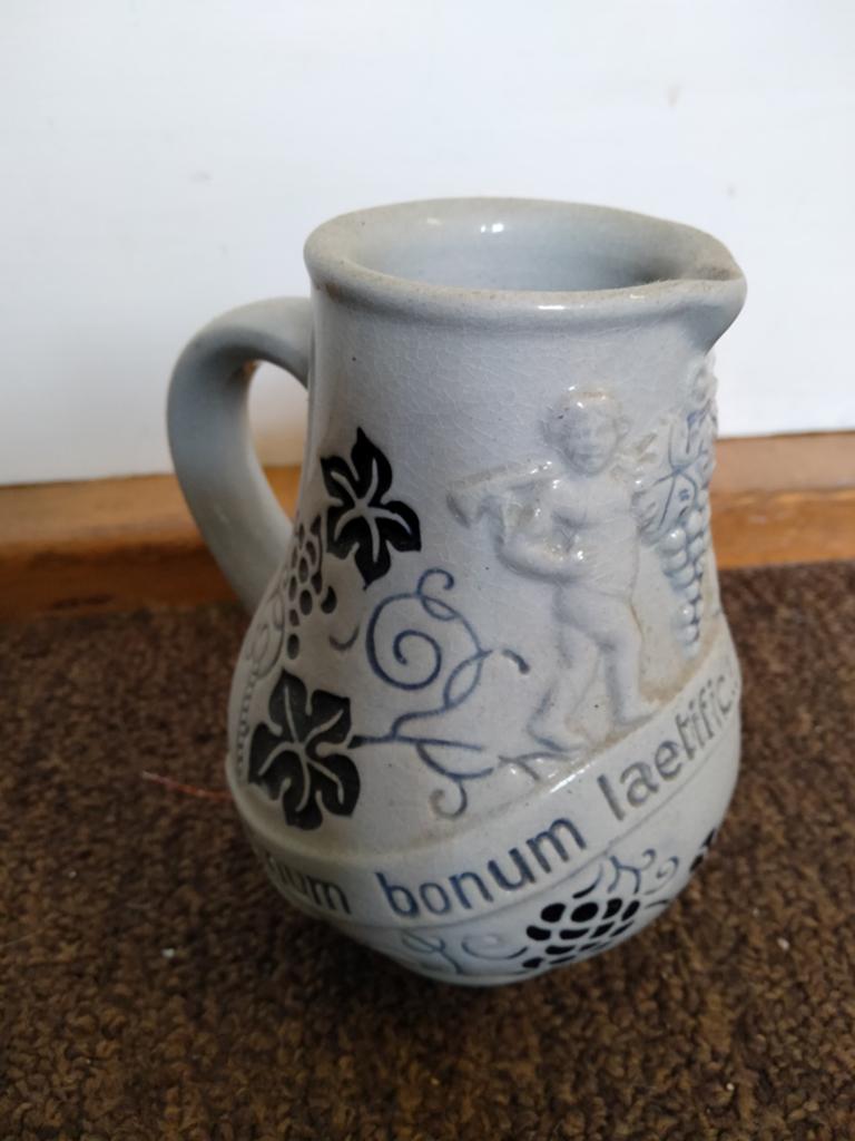Vintage Westerwald Kruik met Engeltje en Druiven, Antiek en Kunst, Ophalen of Verzenden