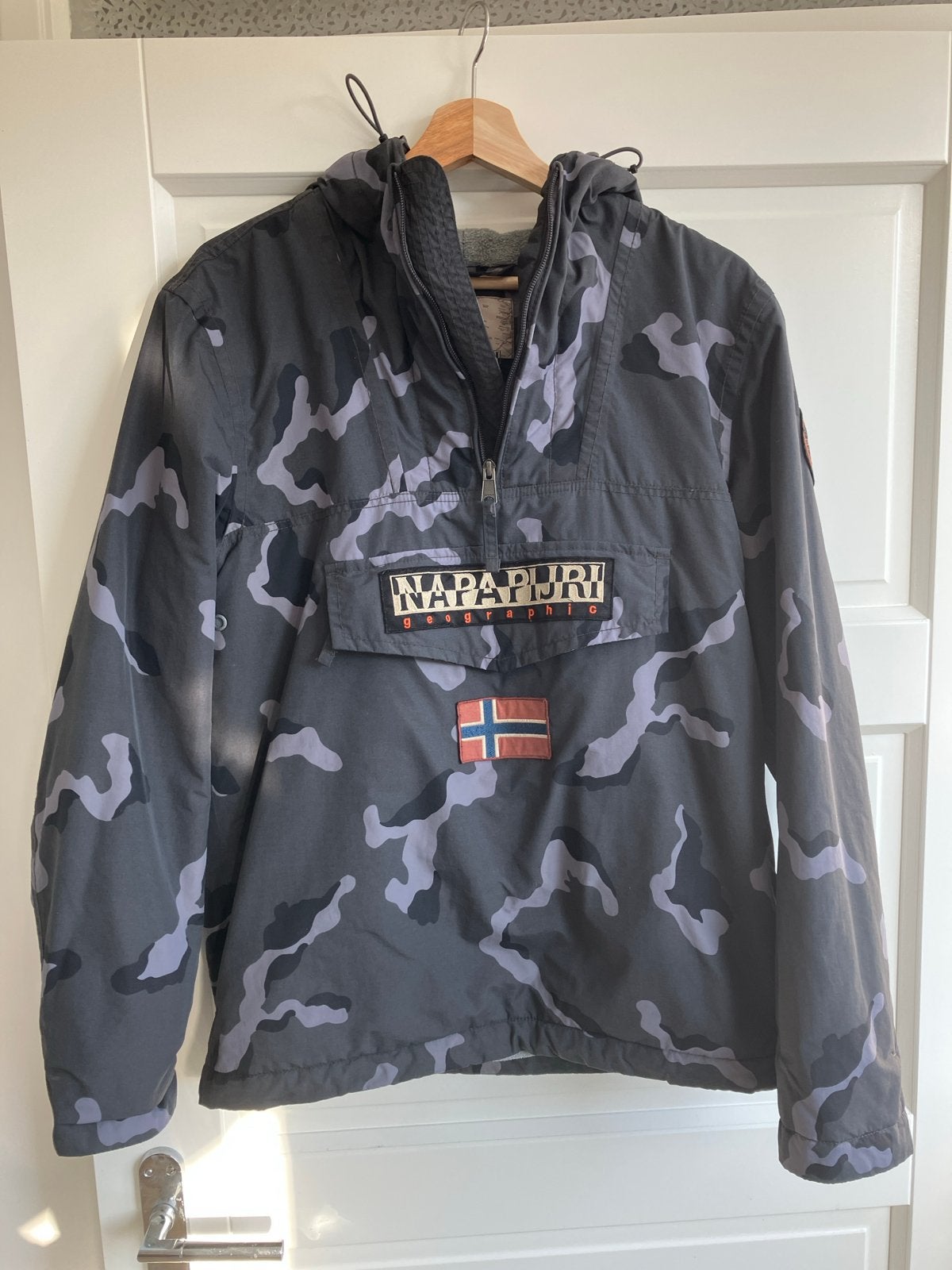 Napapijri Geographic jas camouflage - Maat XS, Ophalen of Verzenden, Gedragen, Maat 46 (S) of kleiner, Grijs