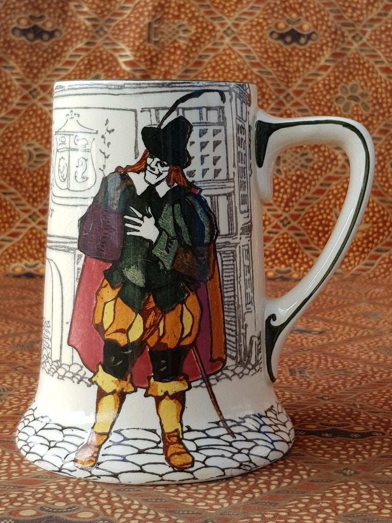 Mooie oude beker uit Engeland van Royal Doulton 14,2 cm.