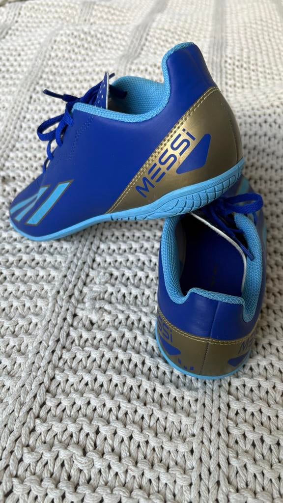Messi voetbalschoenen 36,5, Sport en Fitness, Voetbal, Schoenen, Ophalen of Verzenden, Zo goed als nieuw, Maat S
