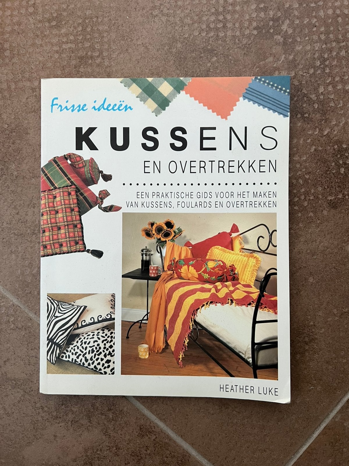 Geatis boekje voor het maken vsn kussens, Ophalen of Verzenden, Zo goed als nieuw