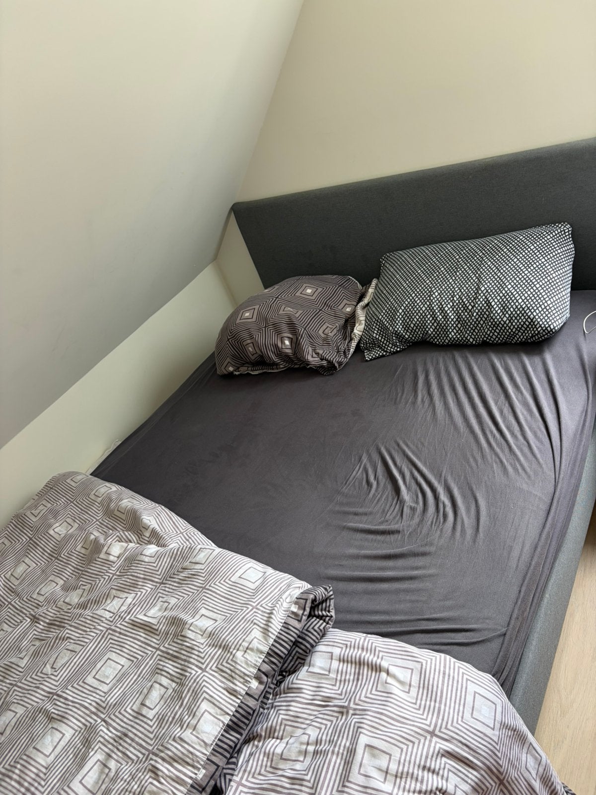 Bed, Ophalen, Zo goed als nieuw, Tweepersoons, Hout