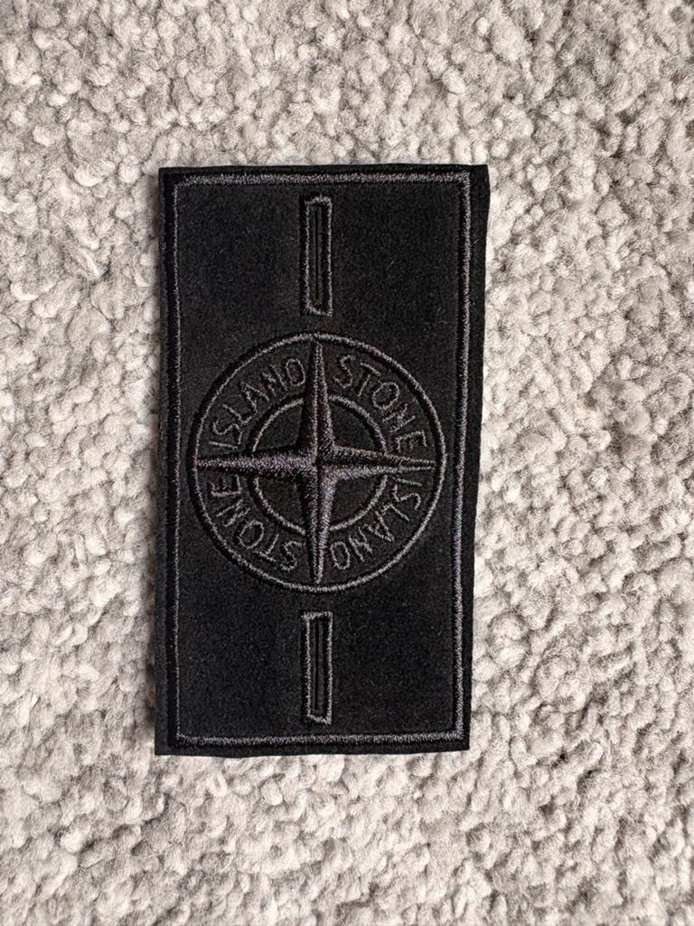 Stone Island badge zwart, Hobby en Vrije tijd, Ophalen of Verzenden, Nieuw, Overige applicaties