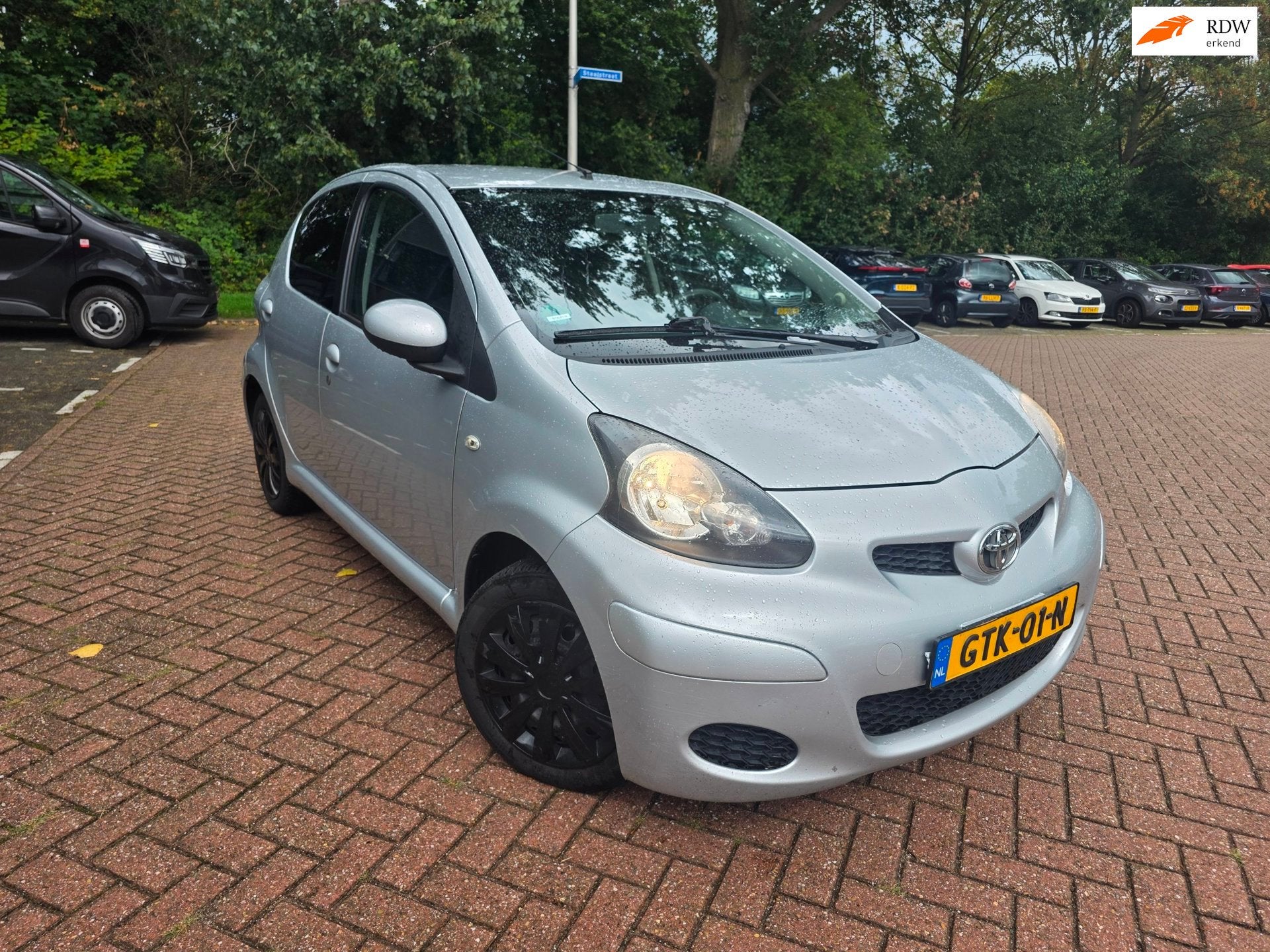 Toyota Aygo 1.0 VVT-i Dynamic Orange ELEC-ramen CARPLAY, Voorwielaandrijving, Euro 5, Gebruikt, 4 stoelen