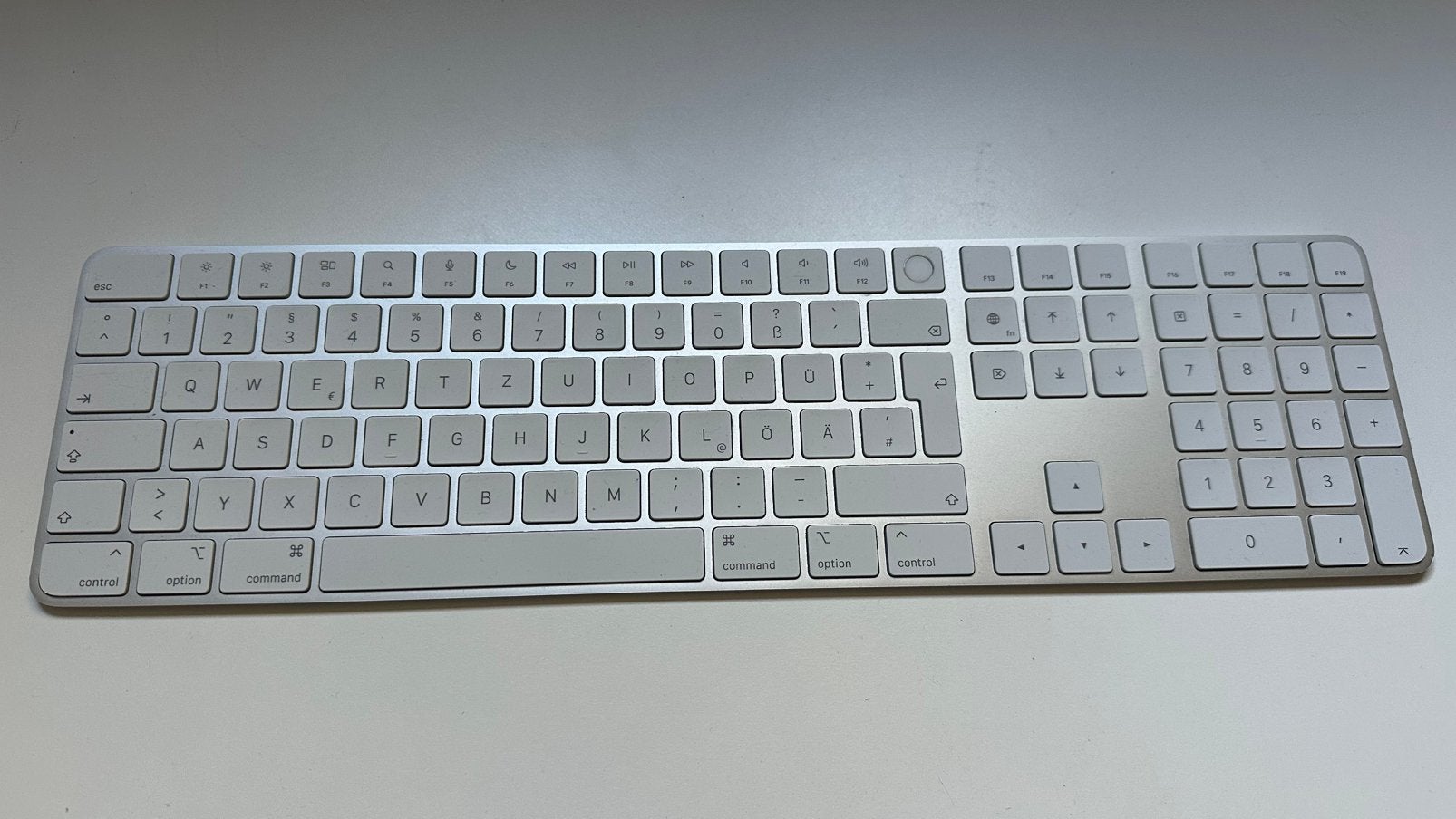 Apple Magic Keyboard QWERTZ en Touch-ID, Computers en Software, Gebruikt, Ophalen of Verzenden, Draadloos, Numeriek gedeelte