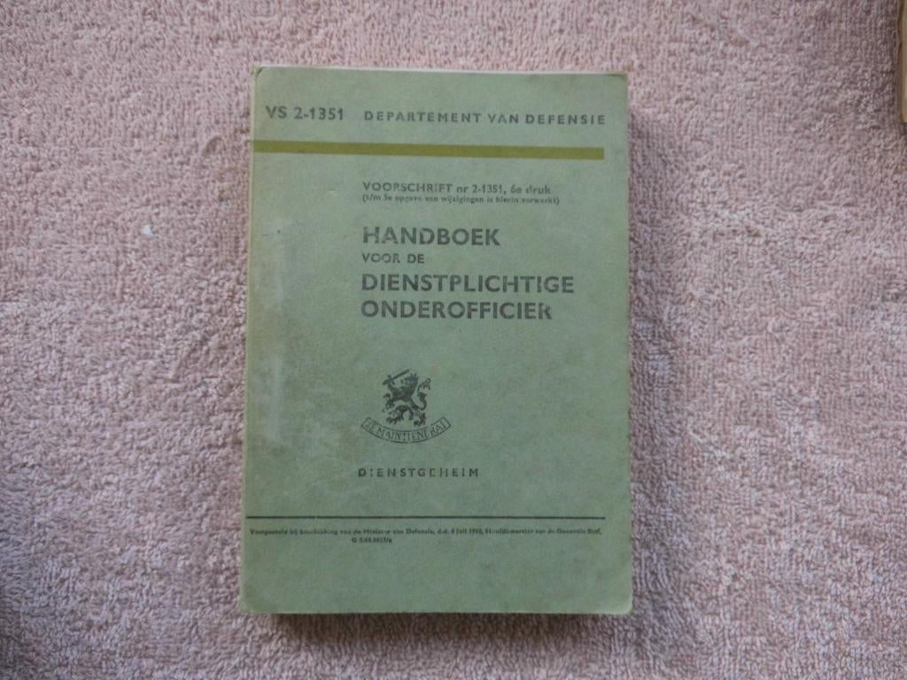 Handboek voor de dienstplichtige onderofficier., Ophalen of Verzenden, Landmacht, Nederland