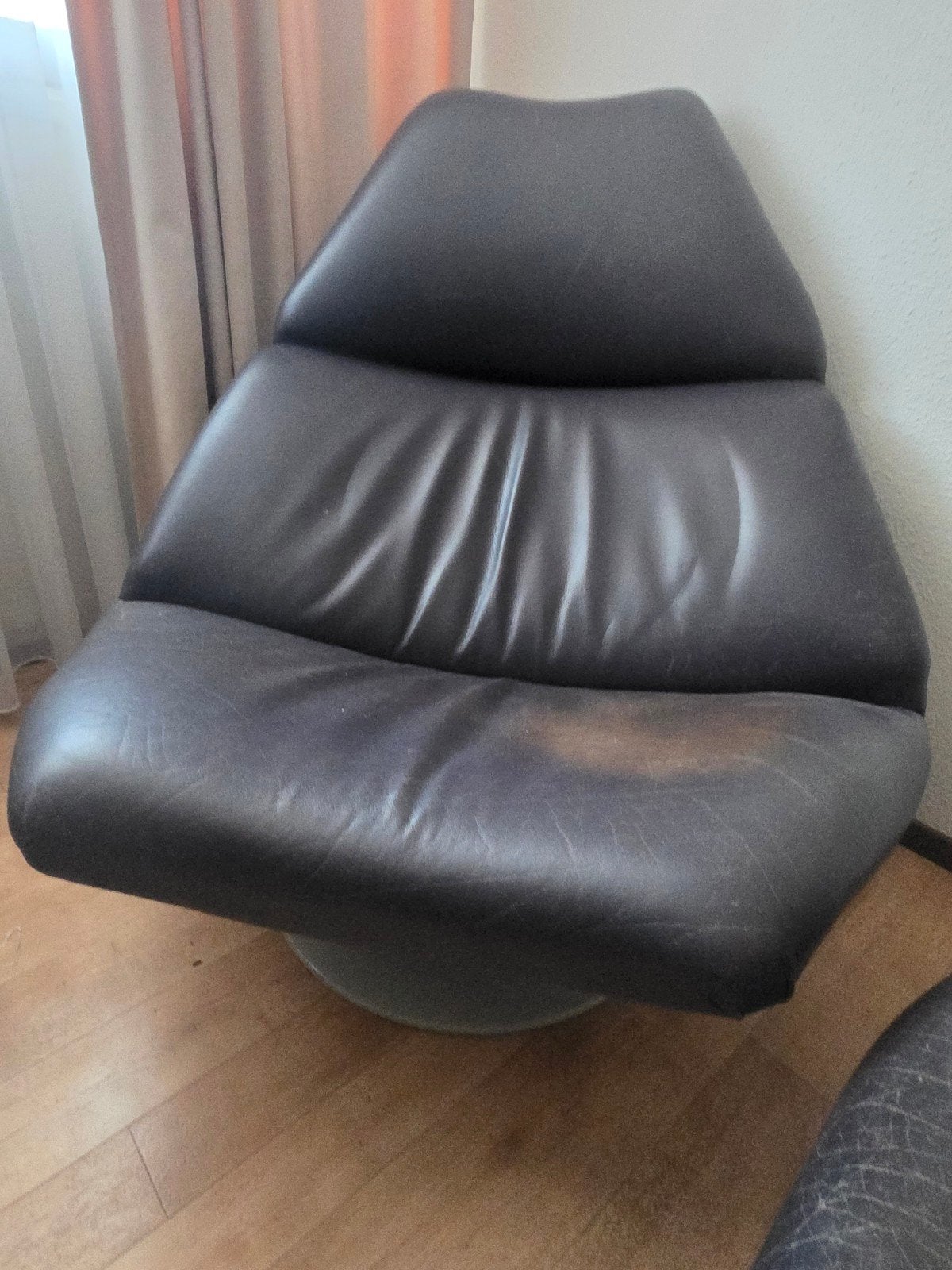 2 Leren Artifort F510 draaifauteuils, Huis en Inrichting, Fauteuils, Ophalen, Gebruikt, Vintage, Design, Mid-century modern, 75 tot 100 cm