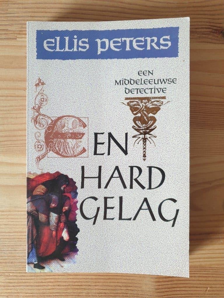 Boek - Ellis Peters - Een Hard Gelag, Boeken, Detectives, Ophalen of Verzenden, Gelezen