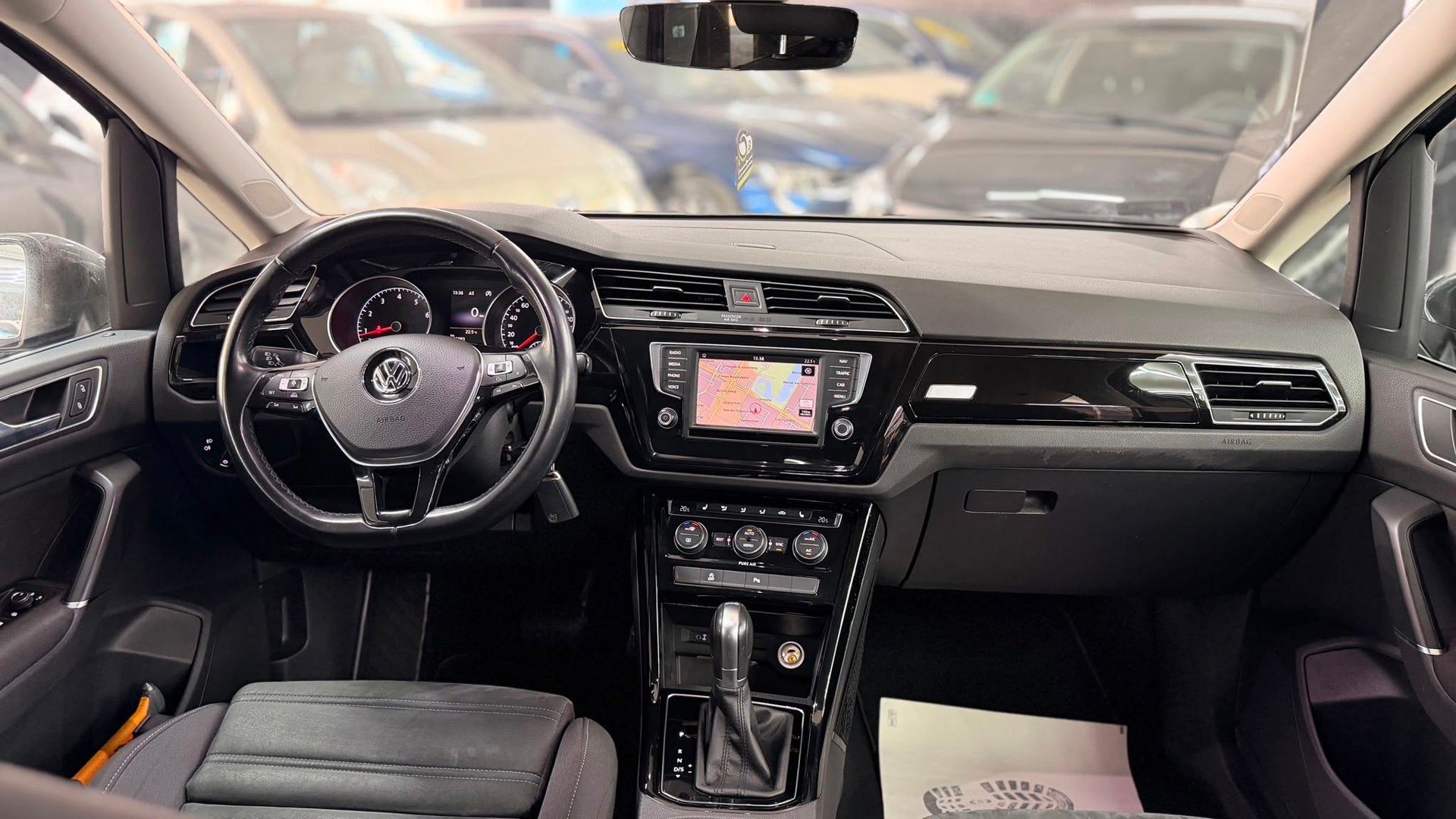 Volkswagen Touran 1.4 TSI Connected Series 7p, Gebruikt, Euro 6, 4 cilinders, 150 pk