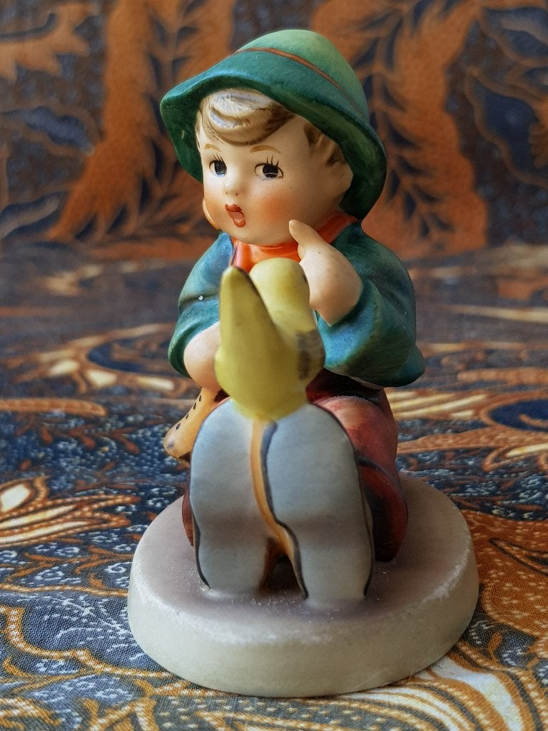 Zangles mooi oud vintage Goebel Hummel beeldje uit Duitsland, Ophalen of Verzenden