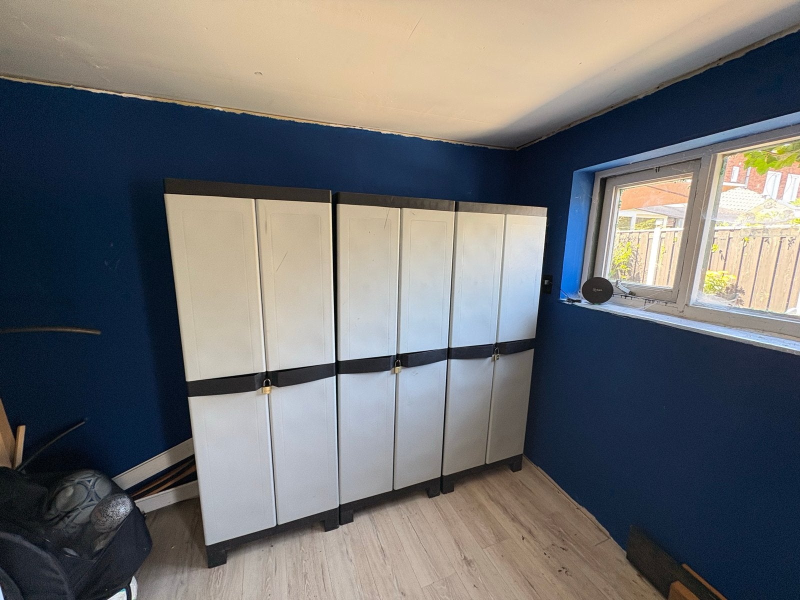 Kunststof Sencys Opbergkast met Deuren - Grijs/Zwart, Huis en Inrichting, Kasten | Kledingkasten, Ophalen, Kunststof, Gebruikt