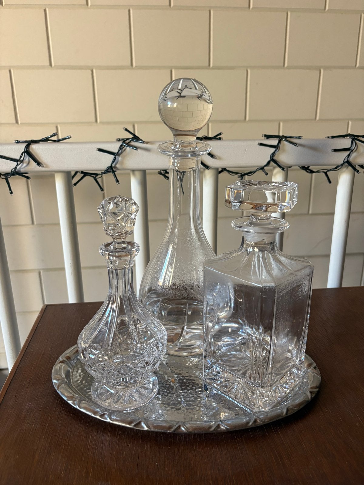 Set van 3 glazen karaffen met stoppen + decoratief dienblad, Antiek en Kunst, Ophalen of Verzenden