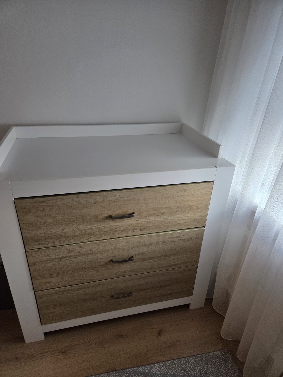 Babybedje met commode - Wit/Hout, 70 tot 85 cm, Zo goed als nieuw, Lattenbodem, 140 tot 160 cm