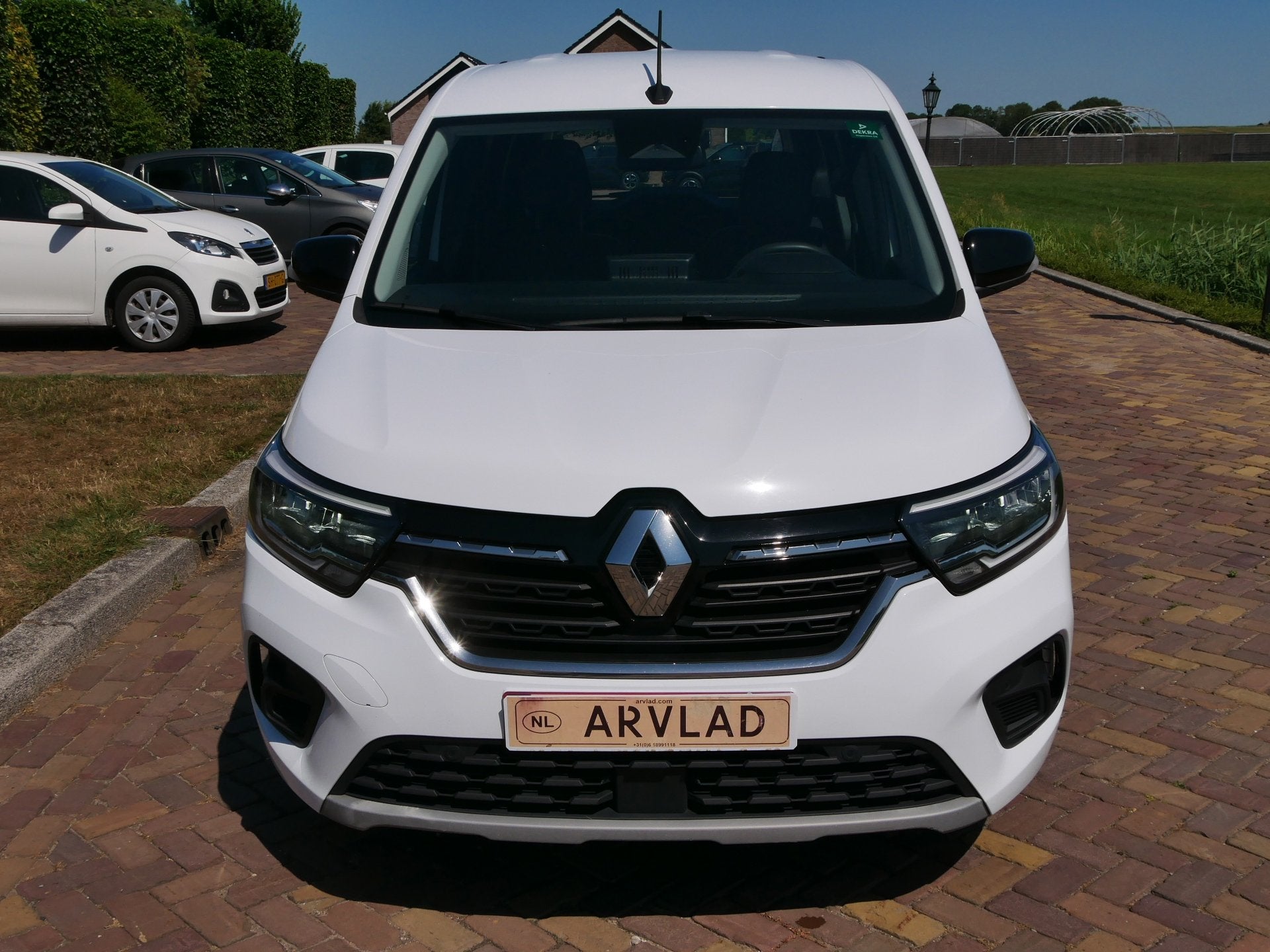 Renault Kangoo 1.5DCI 95 PK 5 Person 2023 ACC NAVI, Voorwielaandrijving, Stof, Zwart, Wit