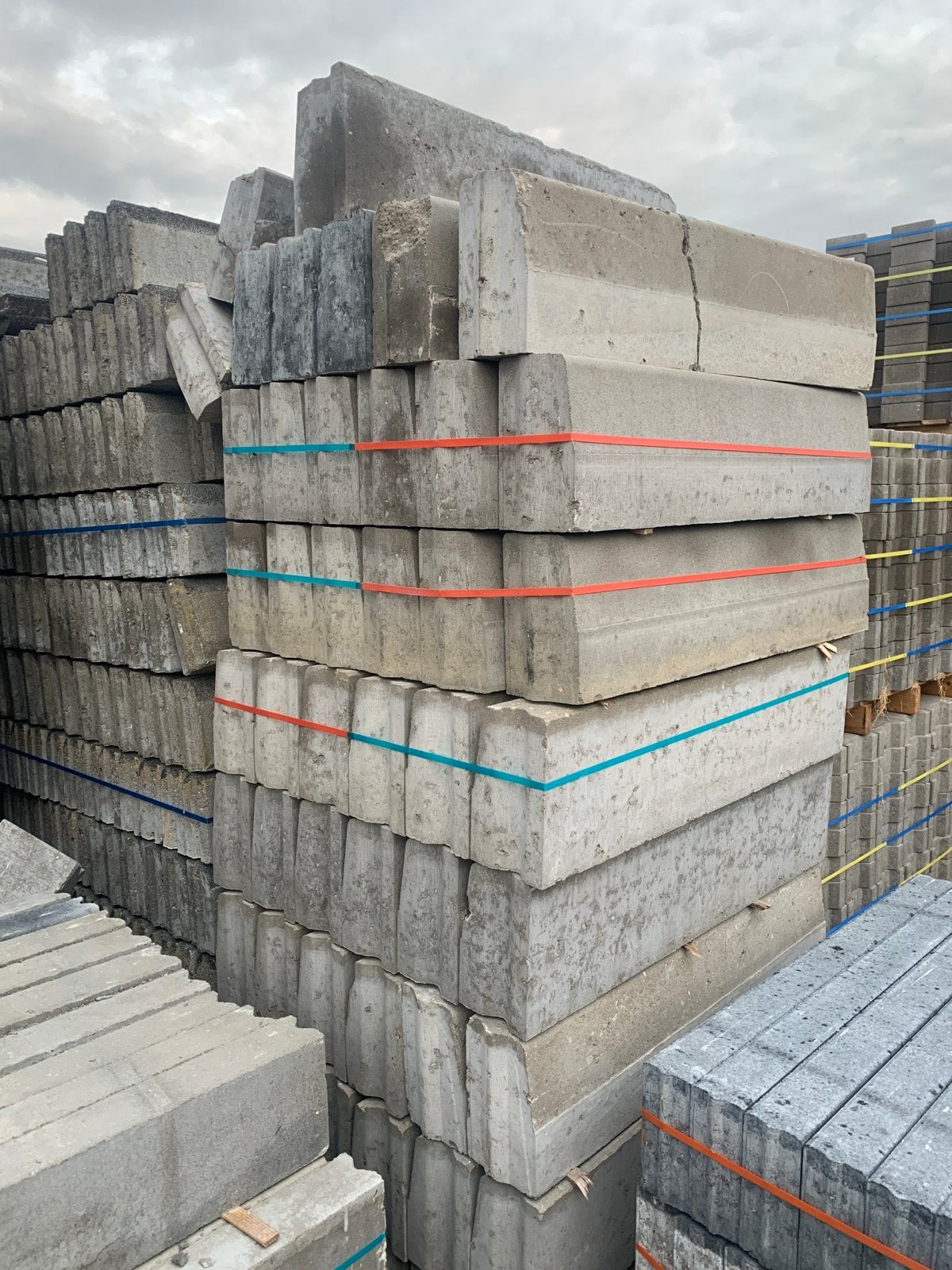 Betonbanden 13/15x25x100 B-keus €7,50, Tuin en Terras, Biels, Nieuw, Ophalen of Verzenden, Minder dan 25 cm