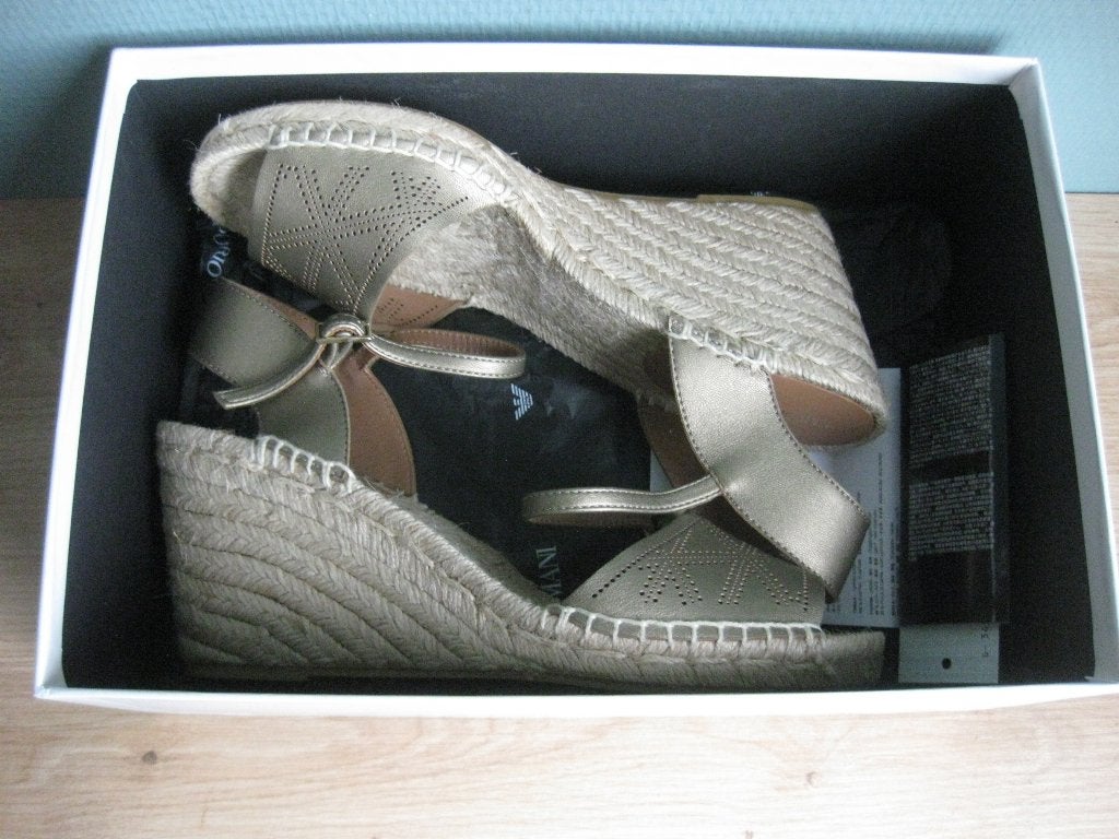 Nieuwe Emporio Armani Espadrille Wedges - Maat 40, Kleding | Dames, Overige kleuren, Nieuw, Ophalen of Verzenden, Emporio Armani