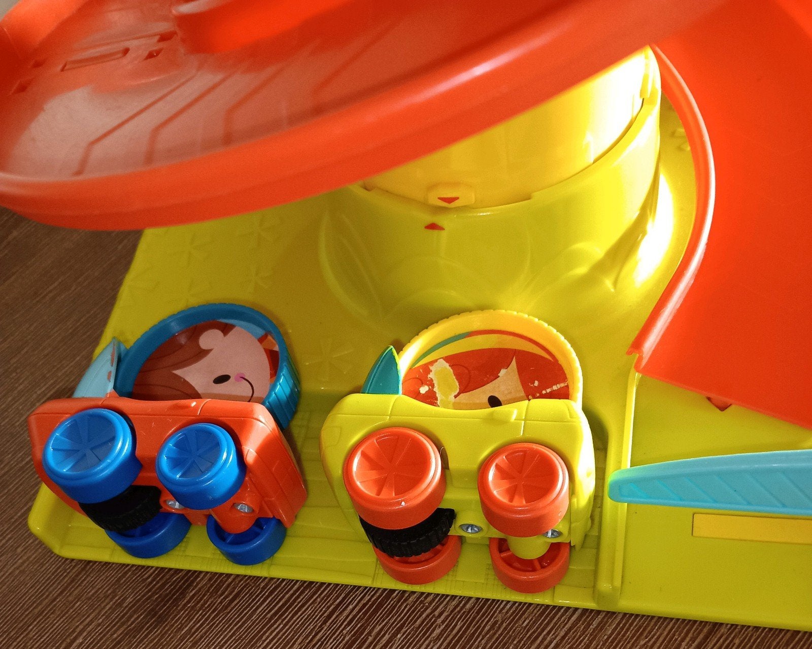 Playskool Roll 'n Gears Garage met 2 auto's, Ophalen of Verzenden, Jongen of Meisje