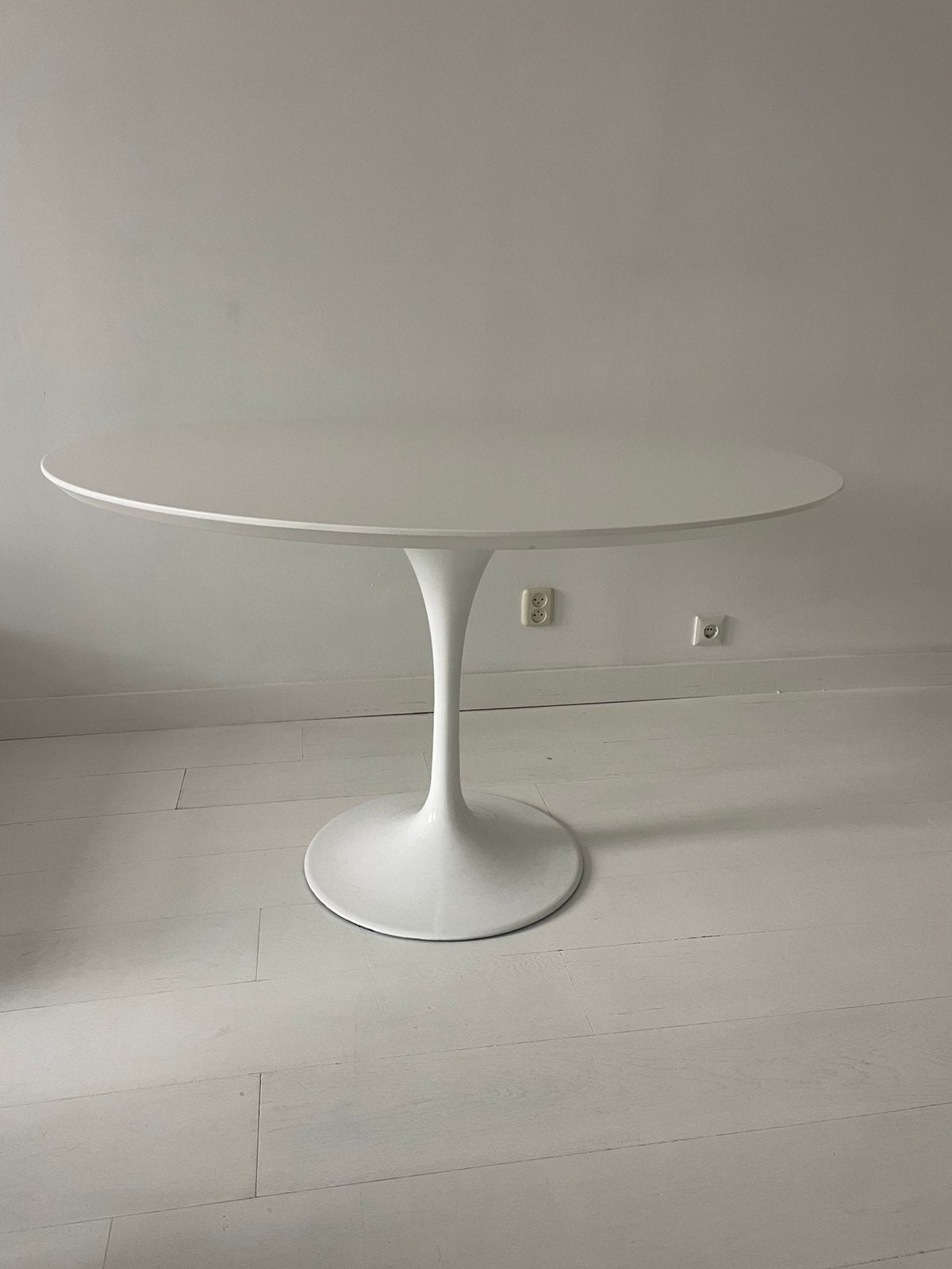 Eettafel model Tulip Ø 120, Ophalen, 100 tot 150 cm, Rond, Zo goed als nieuw