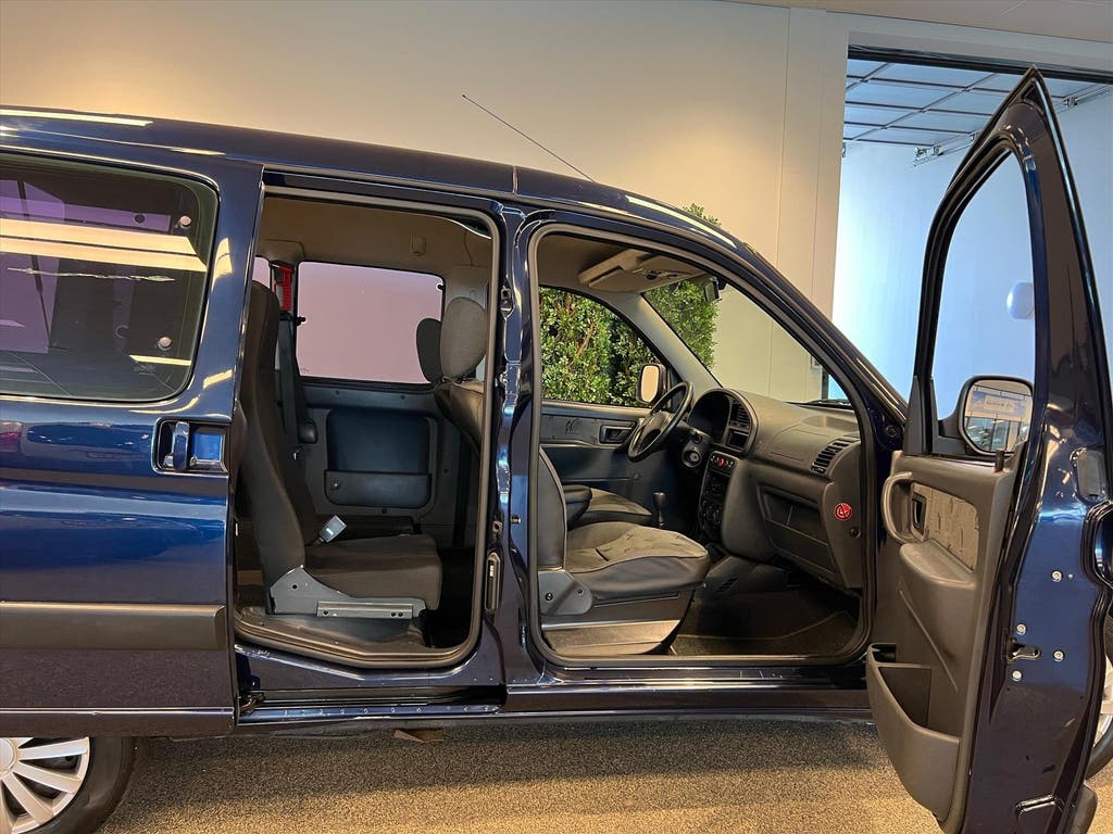 Peugeot Partner Rolstoelauto (airco) 3+1 rolstoel geschikt, foto 11