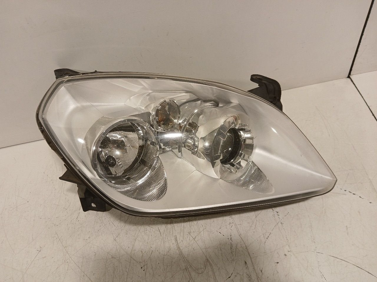 Koplamp rechts Opel Tigra, Auto-onderdelen, Verlichting, Onderdelen@venauto.nl, Van der Ven Autorecycling B.V., Gebruikt, Ettenseweg 76, 4706 PB Roosendaal, The Netherlands