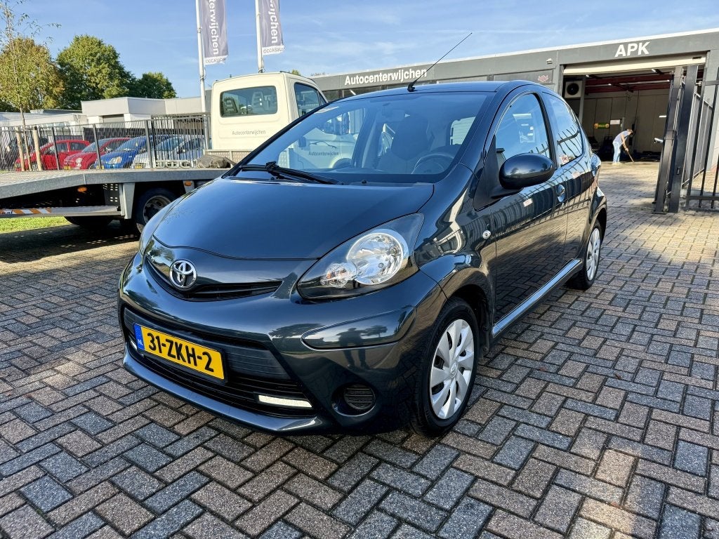 Toyota Aygo 1.0 VVT-i Aspiration - Zeer Nette Auto, Auto's, Euro 5, 4 stoelen, Origineel Nederlands, Bedrijf