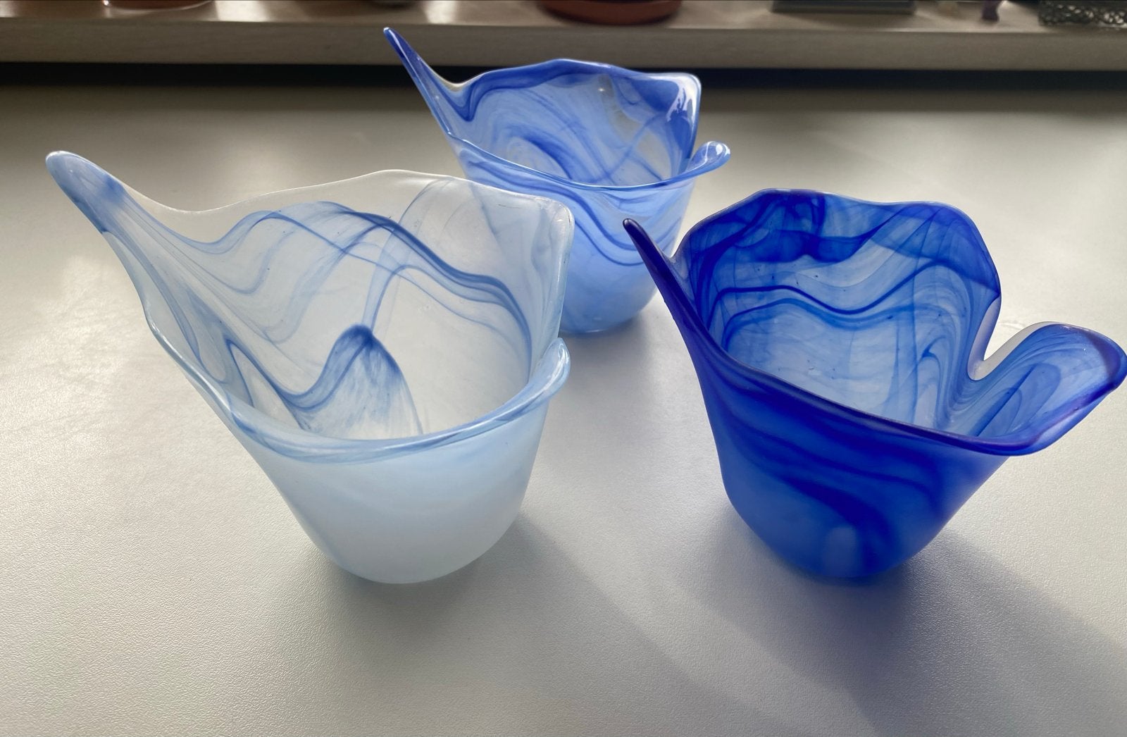 Set van 3 blauw gevlamde handgeblazen waxinelichthouders, Ophalen of Verzenden, Zo goed als nieuw, Blauw, Glas