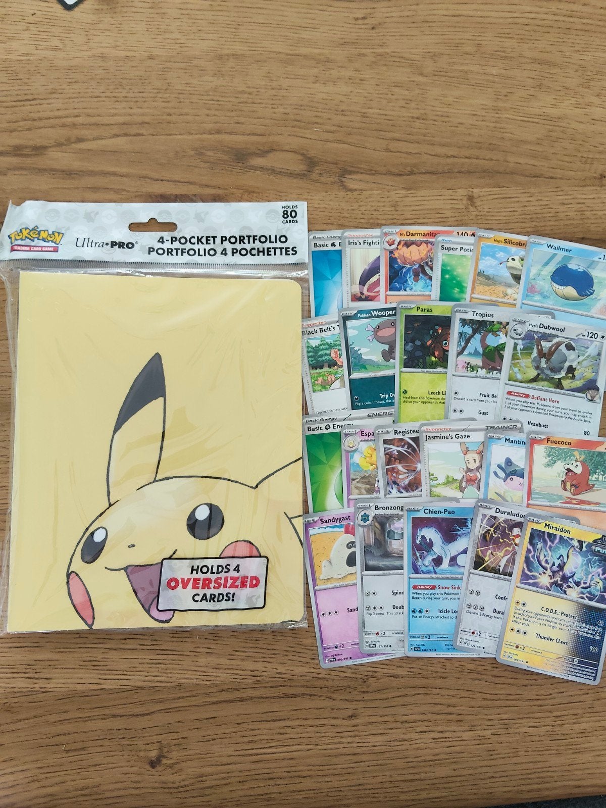 Pokémon set inclusief nieuwe Pikachu binder, Ophalen of Verzenden, Nieuw, Meerdere kaarten
