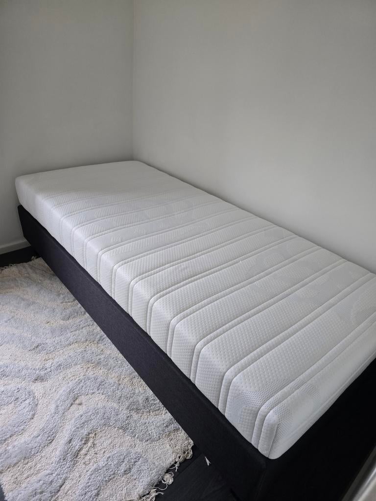 Eastborn boxspring met Auping matras 90x200 cm - Nieuwstaat, Ophalen, 90 cm, Eenpersoons, Zo goed als nieuw