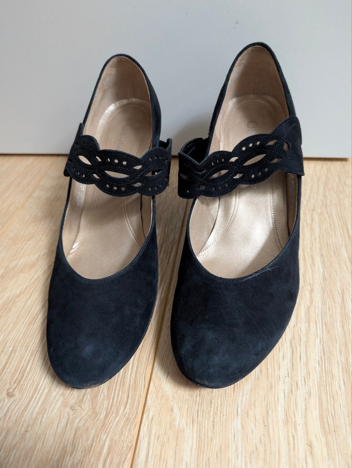 Gabor suède pumps met bandje - Maat 8, Pumps, Zwart, Gabor, Ophalen of Verzenden