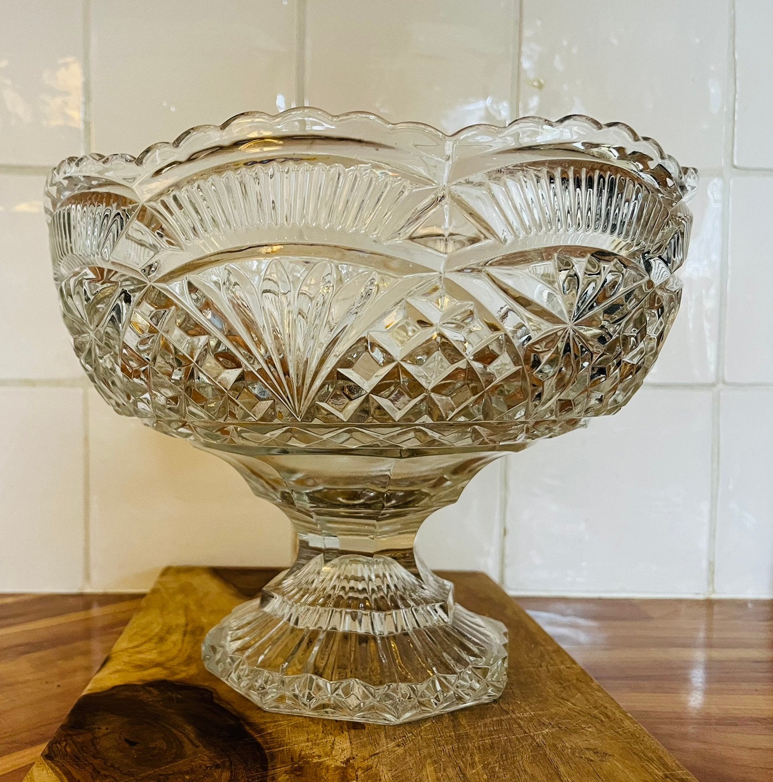 Prachtige vintage kristalglazen fruitschaal op voet, Huis en Inrichting, Op voet, Schaal, Rond, Ophalen of Verzenden