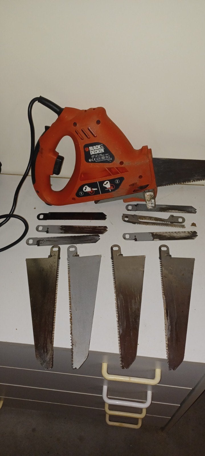 Black & Decker Reciprozaag KS880E met diverse zaagbladen, Doe-het-zelf en Verbouw, Gereedschap | Zaagmachines, Ophalen, Gebruikt