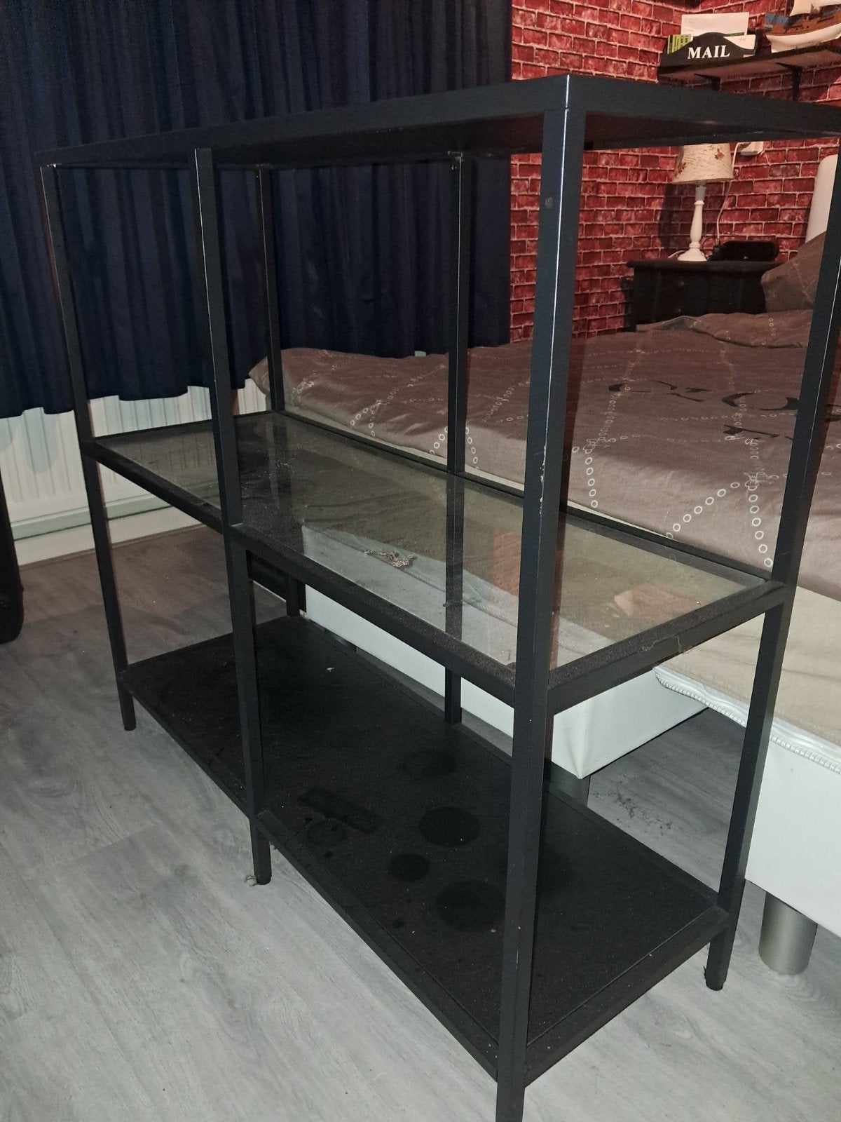 Zwarte kast met glazen blad - Afmetingen zie foto's, Ophalen, Met plank(en), Gebruikt, 100 tot 150 cm