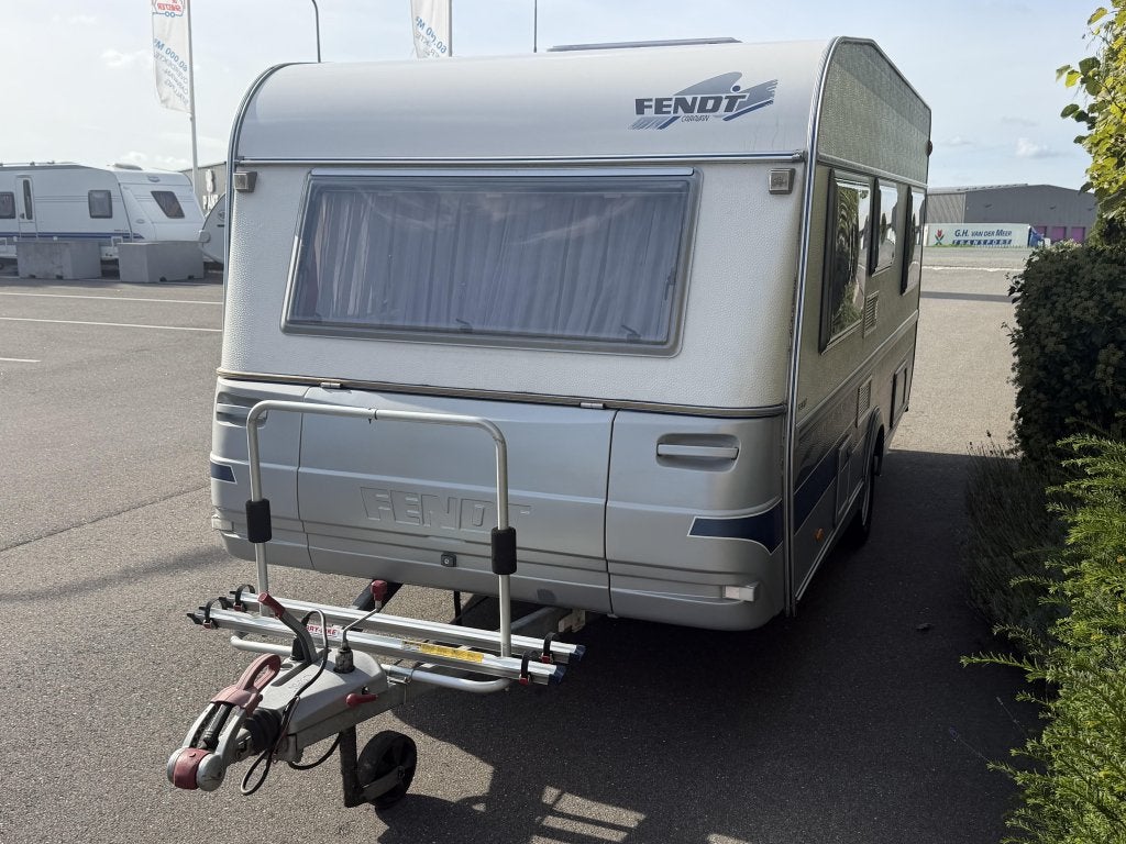 Fendt Saphir 470 TFB Nette caravan met voortent en fietsrek, Caravans en Kamperen, Rondzit, Bedrijf, Overige typen, Schokbreker