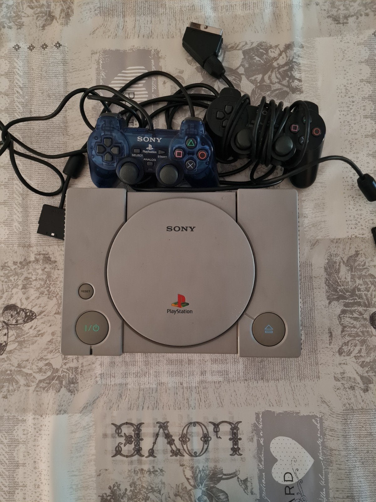 Sony PlayStation 1 (PS1) met 2 controllers, Spelcomputers en Games, Spelcomputers | Sony PlayStation 1, Ophalen of Verzenden, Gebruikt