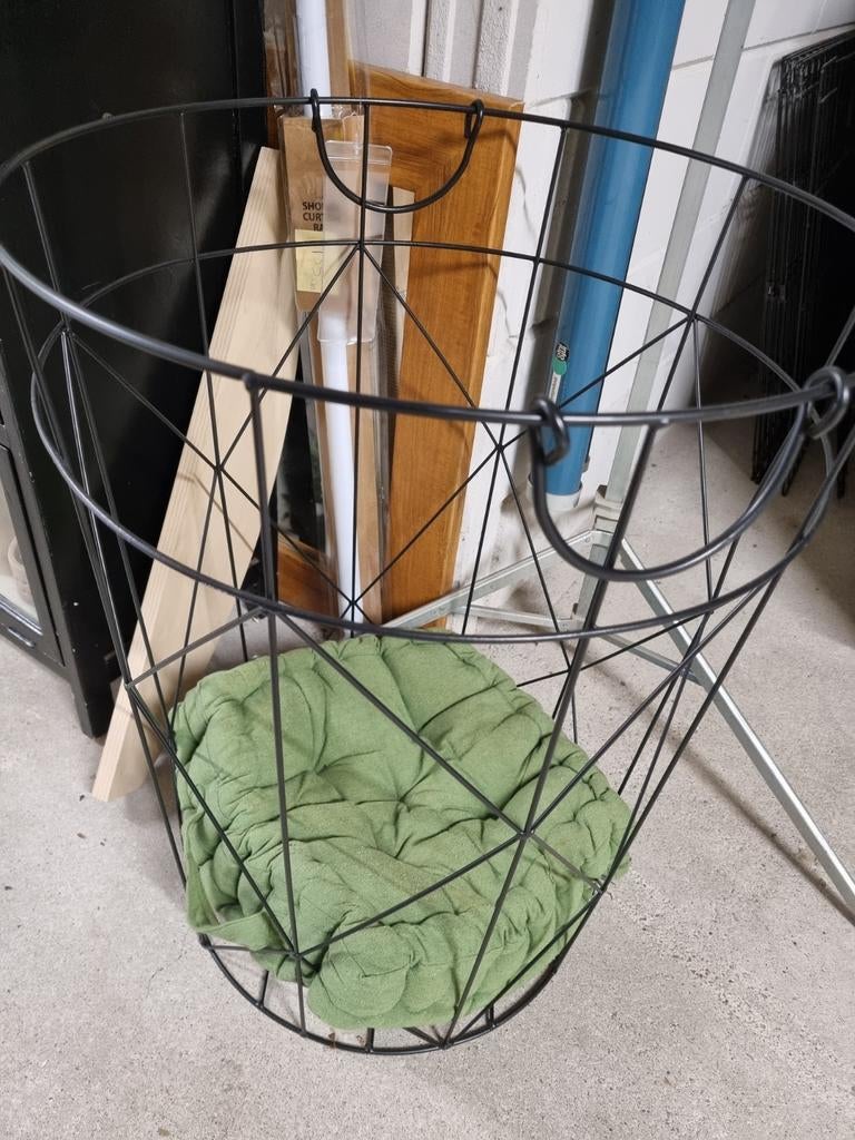 Zwarte metalen mand (met of zonder kussen), Overige materialen, Gebruikt, Mand, Rond