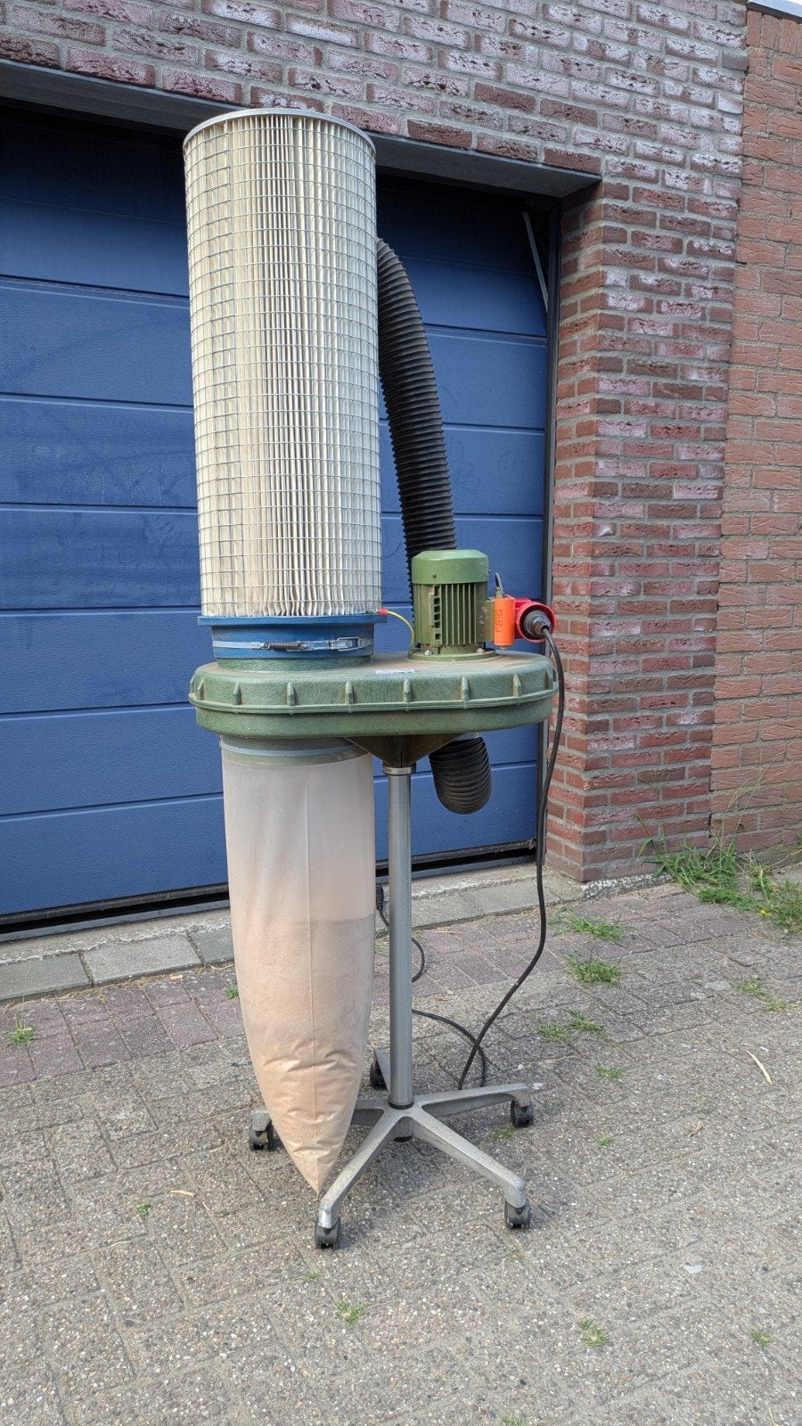 Afzuiging met fijnstoffilter. Krachtig en betrouwbaar, Ophalen, Gebruikt, Afzuiger