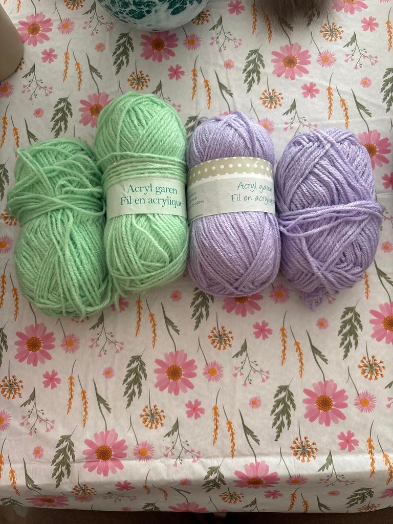 Acryl Garen - Groen en Lila Bollen, Ophalen of Verzenden, Zo goed als nieuw, Breien of Haken, Wol of Garen