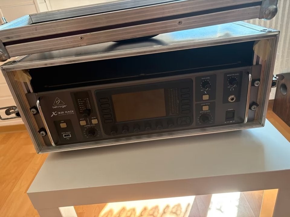 Behringer X32 Rack Digitalmixer, Ophalen of Verzenden, Zo goed als nieuw, 20 kanalen of meer, Microfooningang